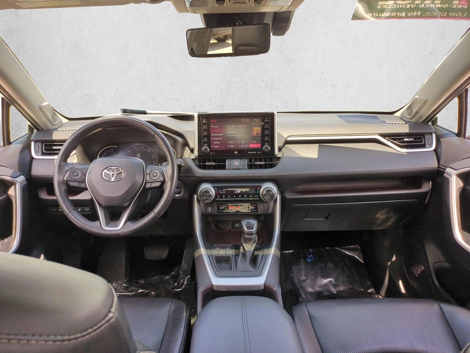 Thumbnail: 2019 Toyota RAV4 - 3