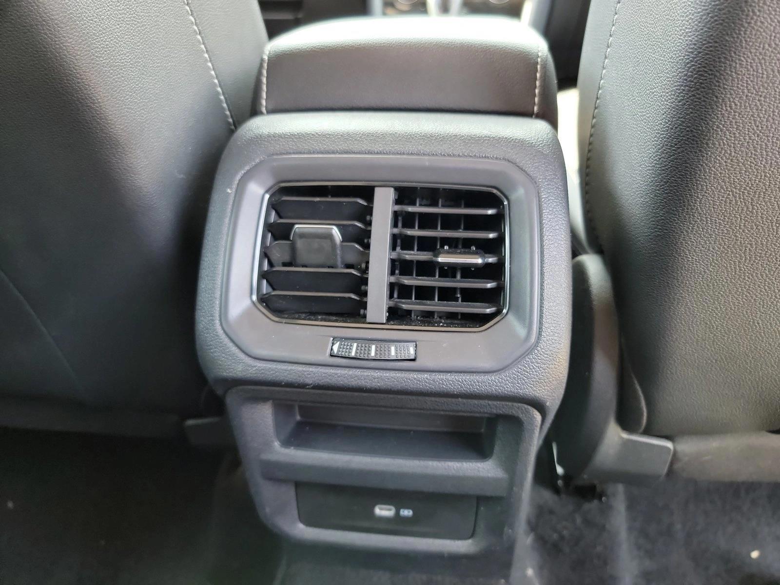 2023 Volkswagen Taos SE - Photo 17