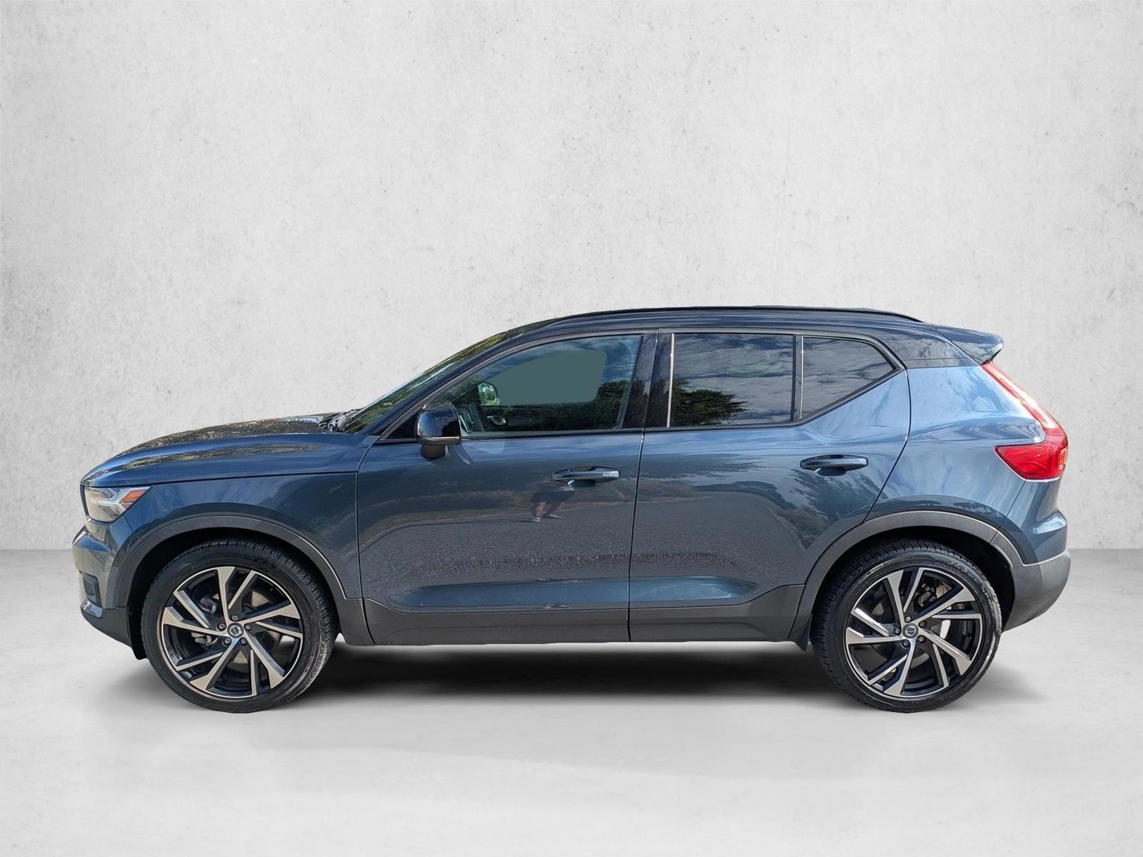 Thumbnail: 2022 Volvo XC40 - 2