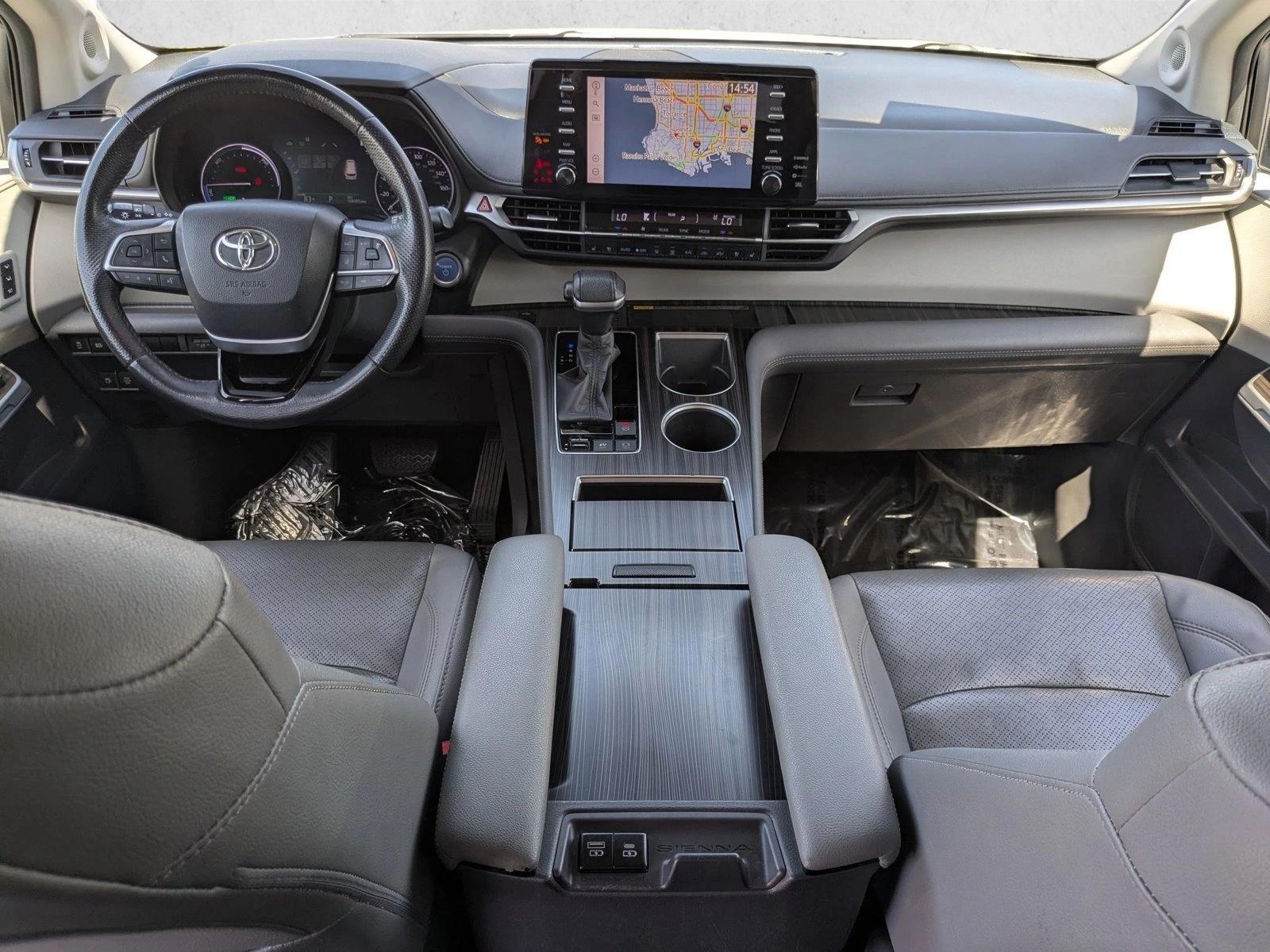 Thumbnail: 2021 Toyota Sienna - 3