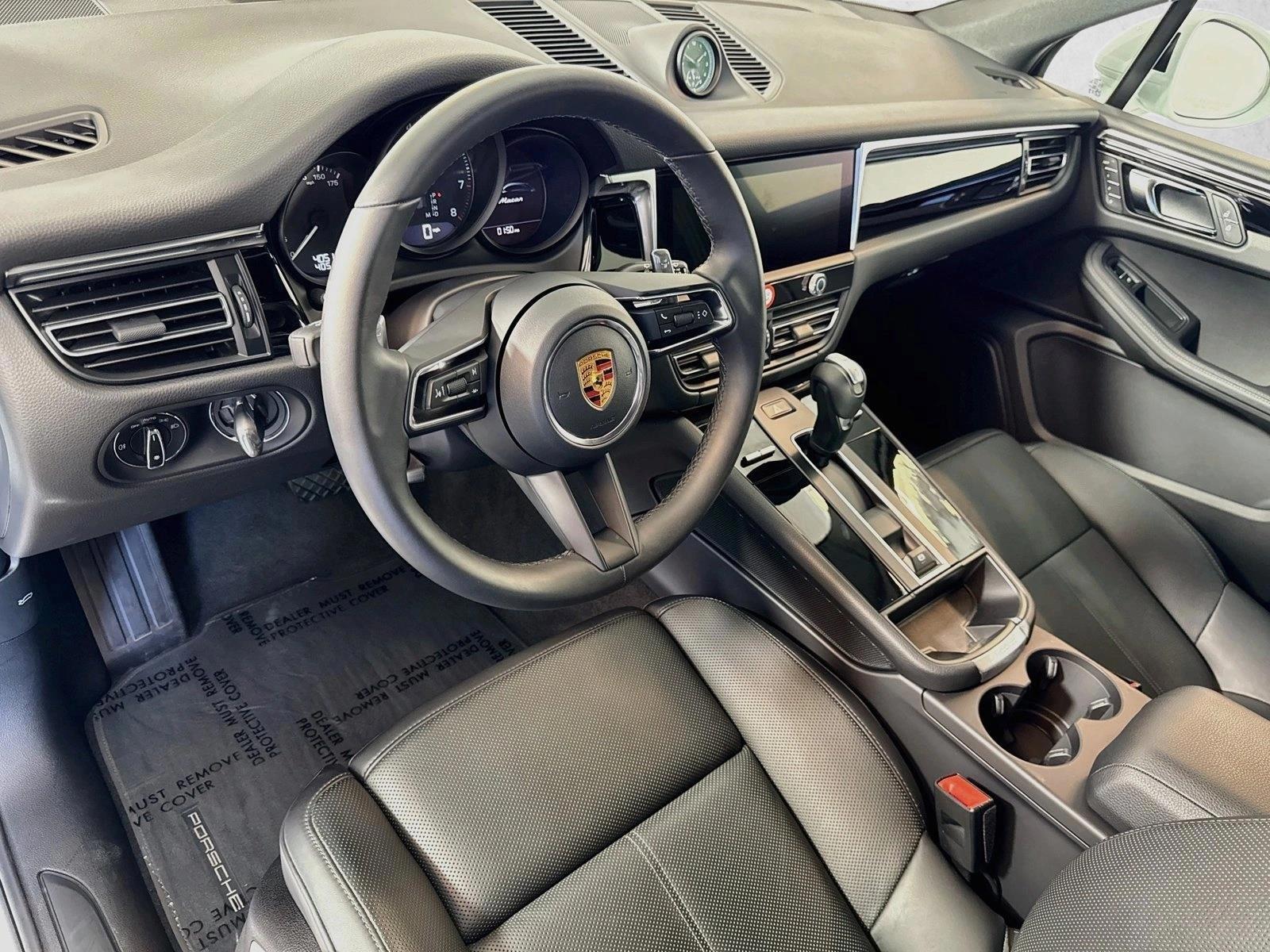 Thumbnail: 2026 Porsche Macan - 3