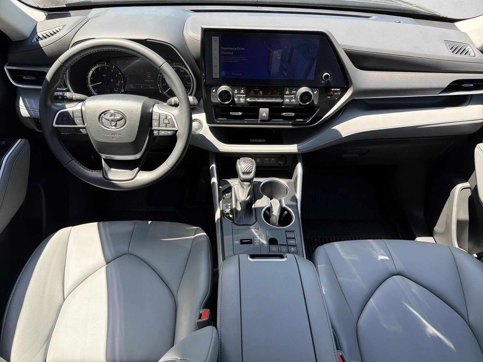 Thumbnail: 2023 Toyota Highlander - 3