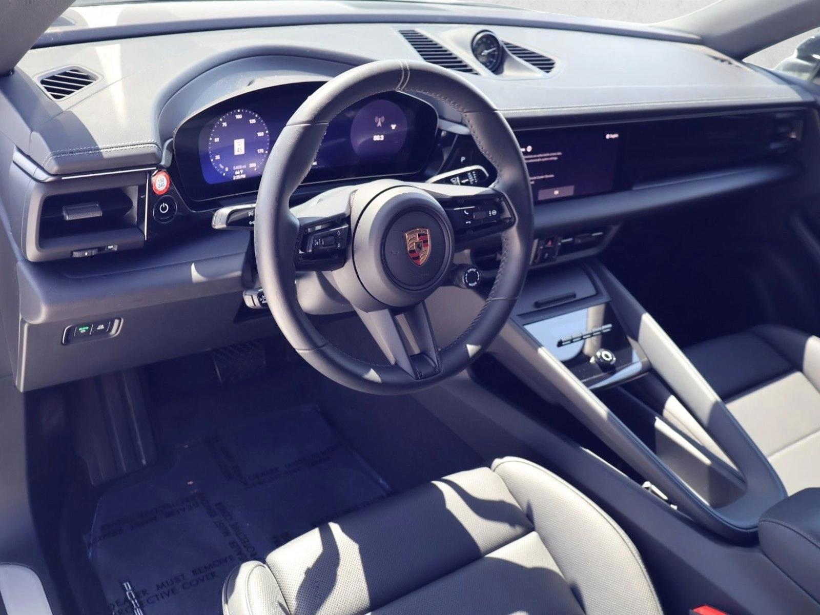 Thumbnail: 2025 Porsche Macan - 3