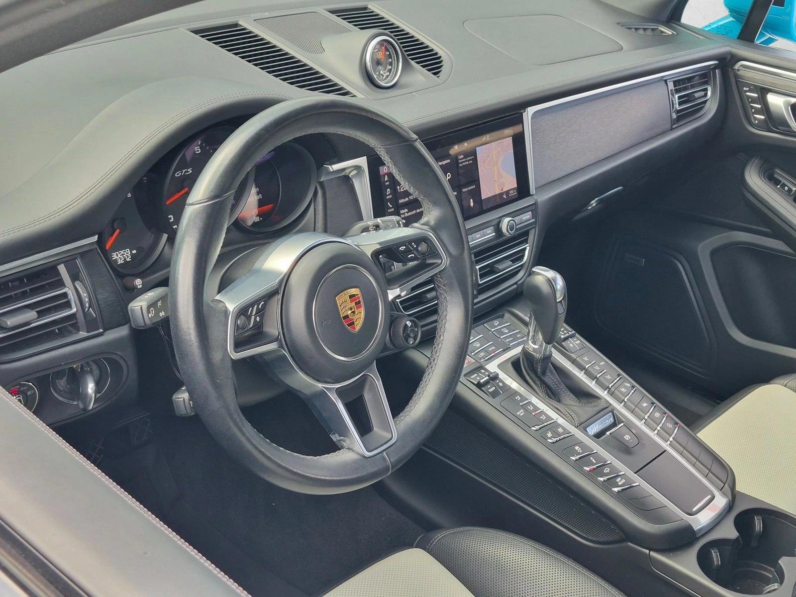 Thumbnail: 2020 Porsche Macan - 3