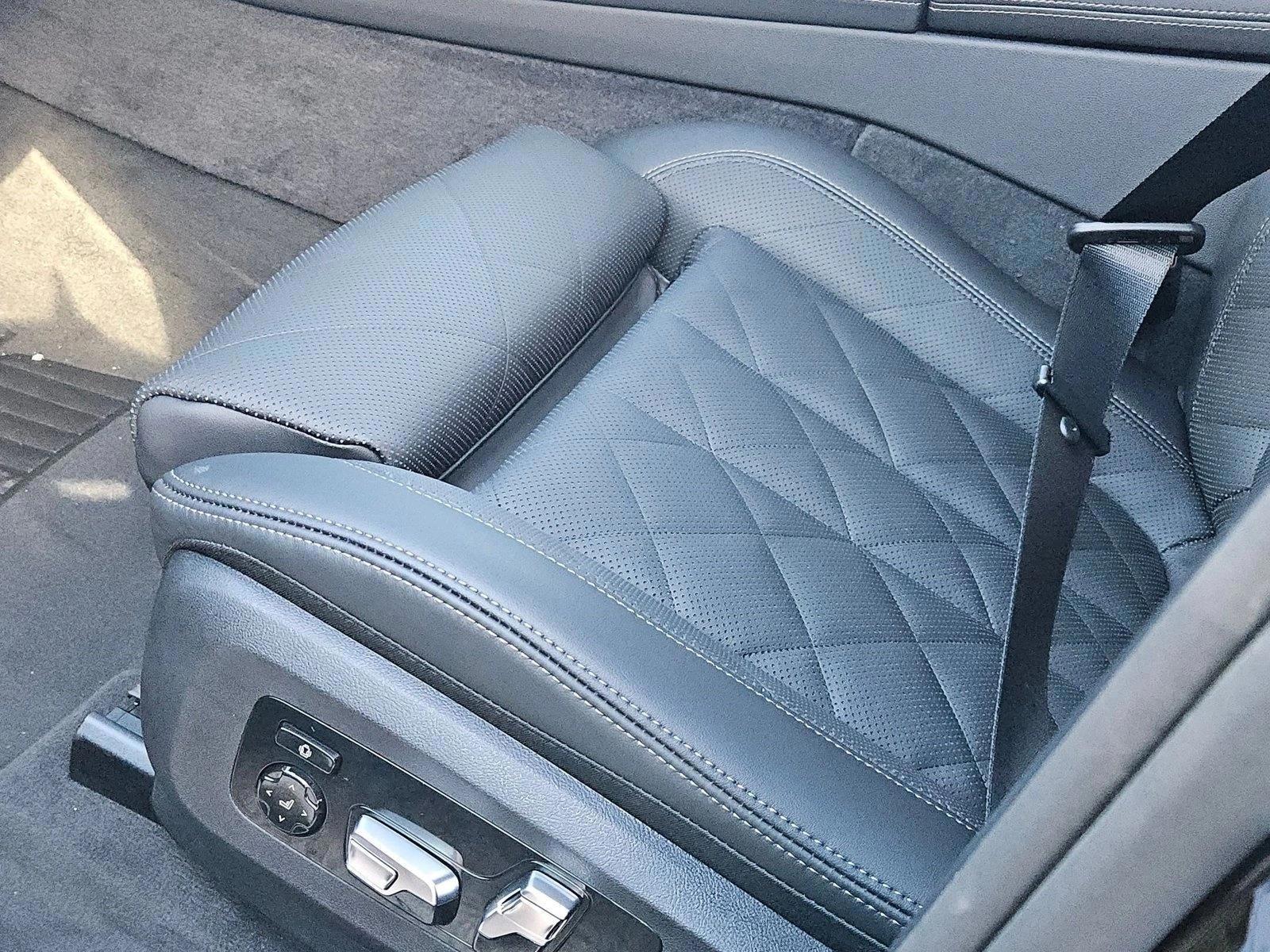 Thumbnail: 2027 BMW X7 - 4