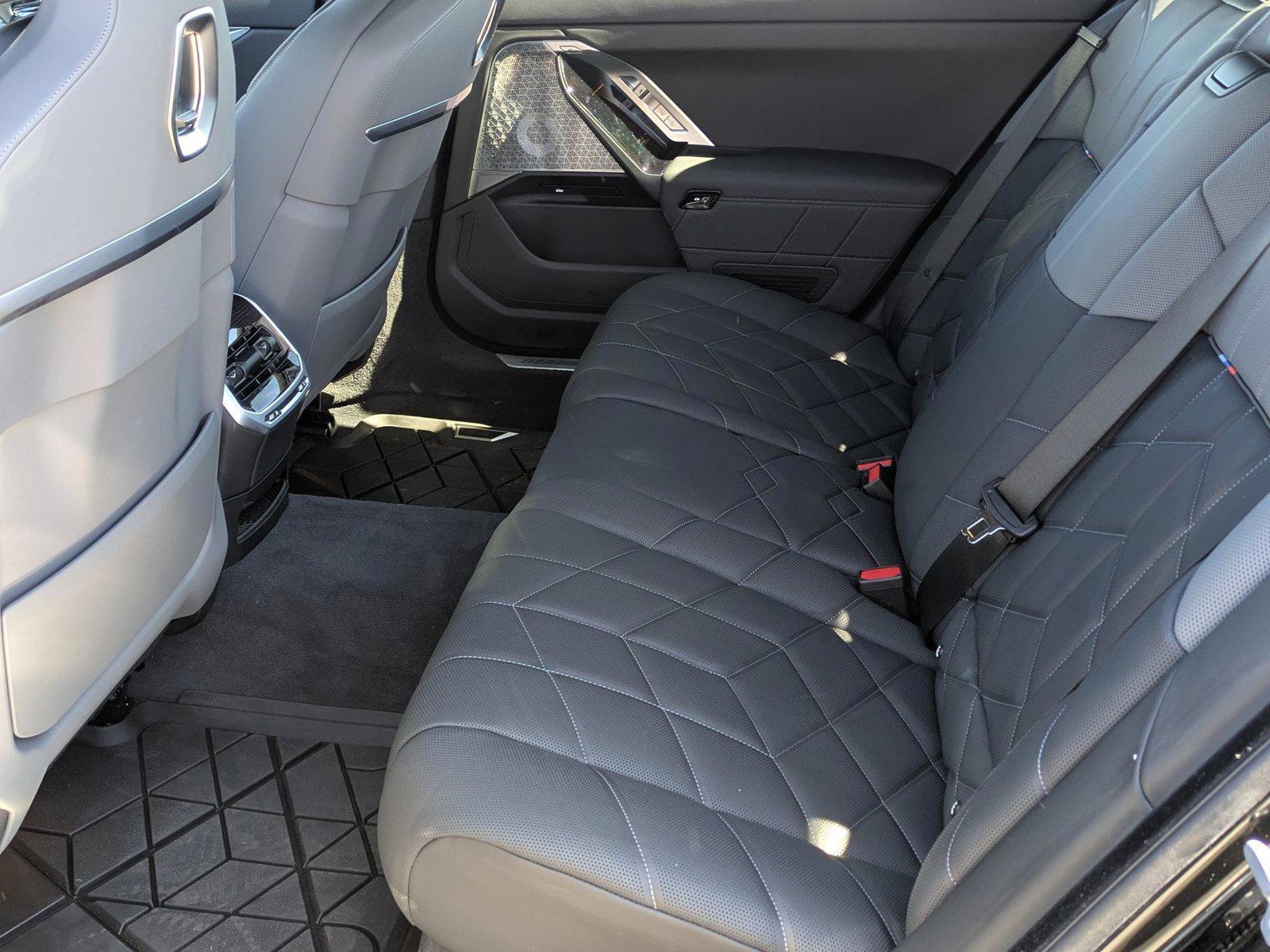 2025 BMW 7 Series 750e - Photo 20