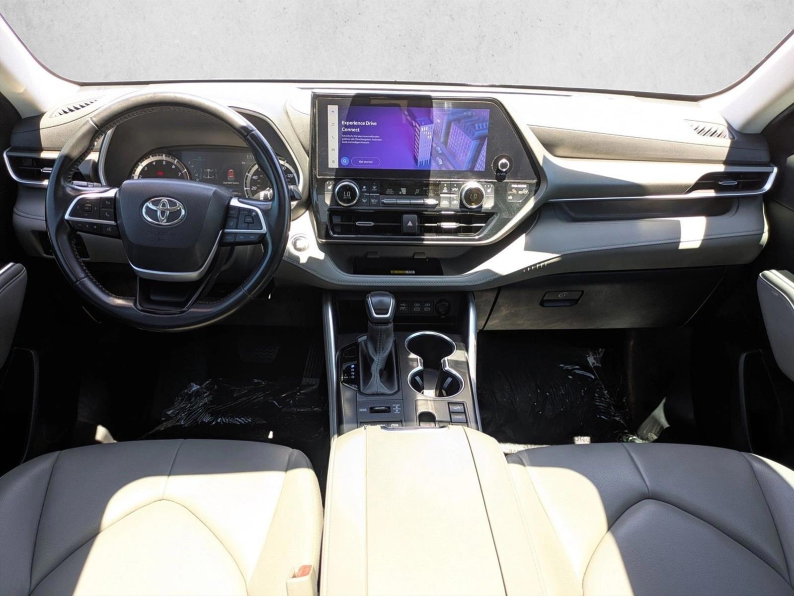 Thumbnail: 2023 Toyota Highlander - 3