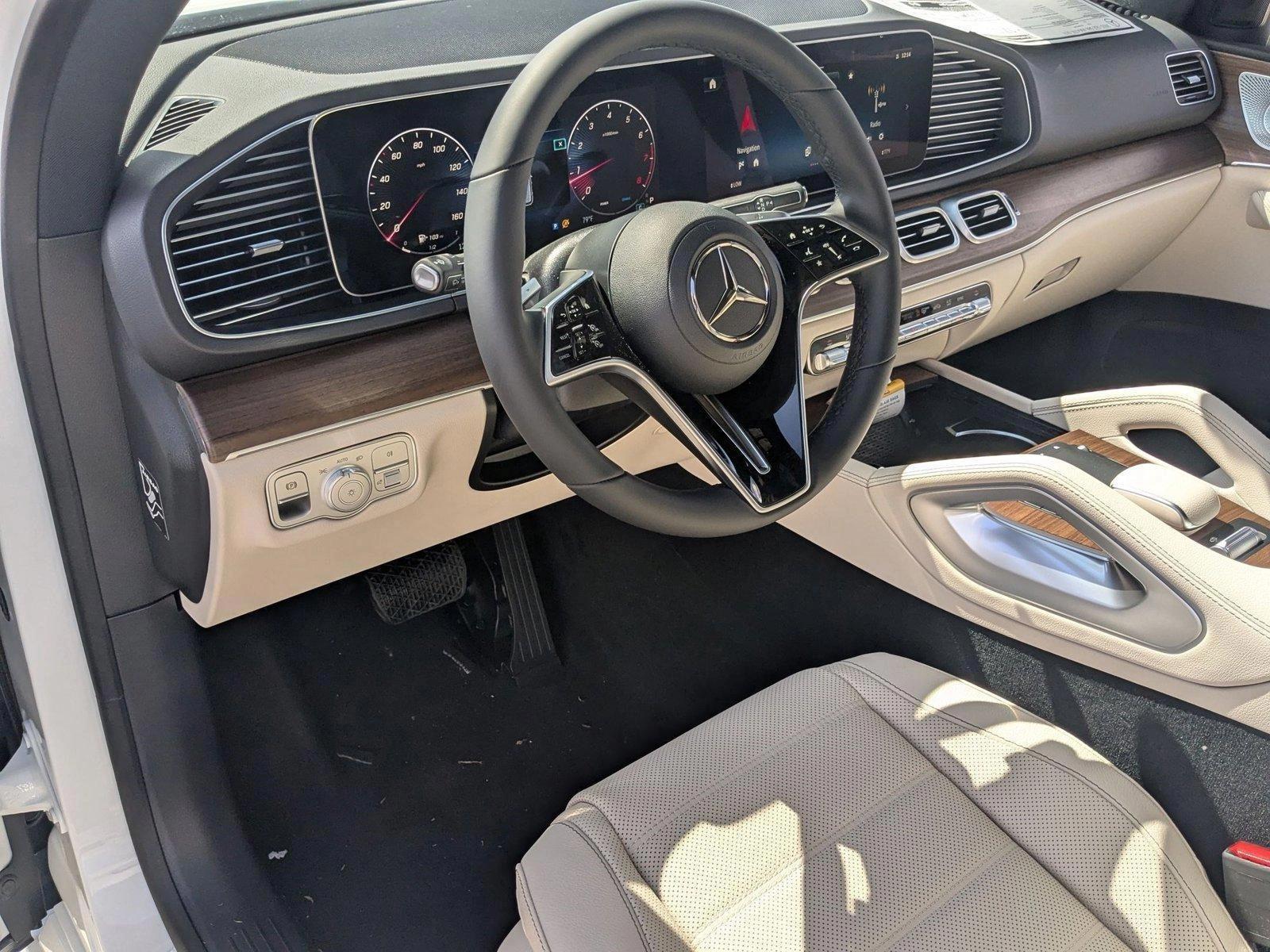 Thumbnail: 2025 Mercedes-Benz GLE - 3