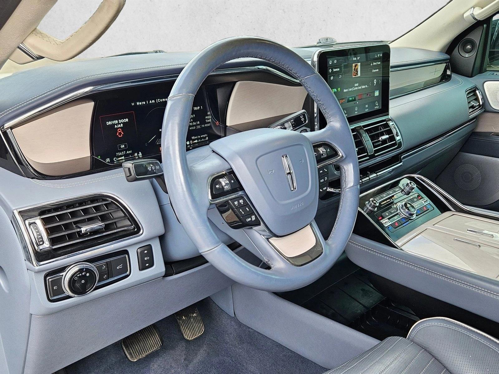 Thumbnail: 2021 Lincoln Navigator - 3
