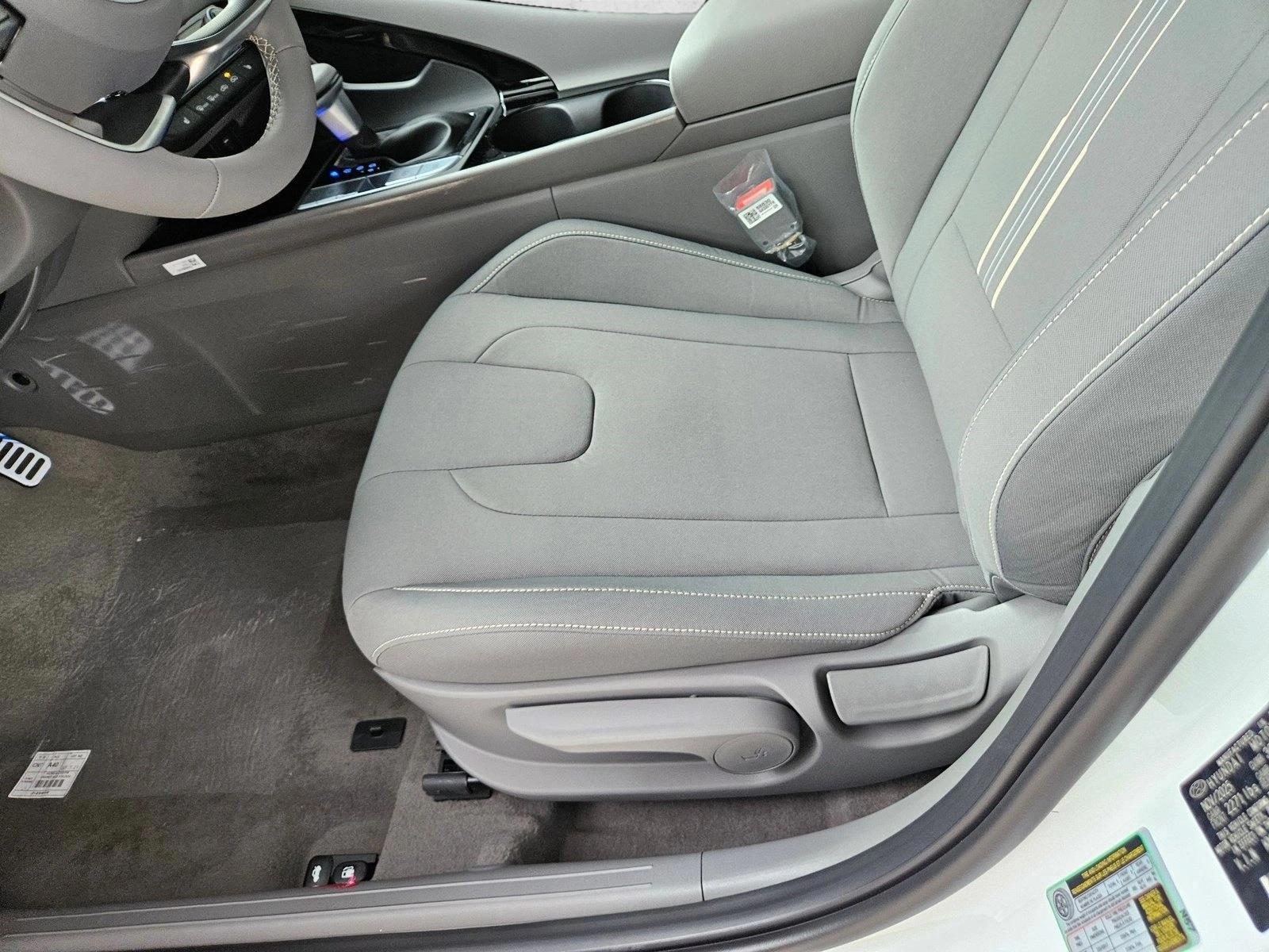 Thumbnail: 2026 Hyundai Elantra - 4