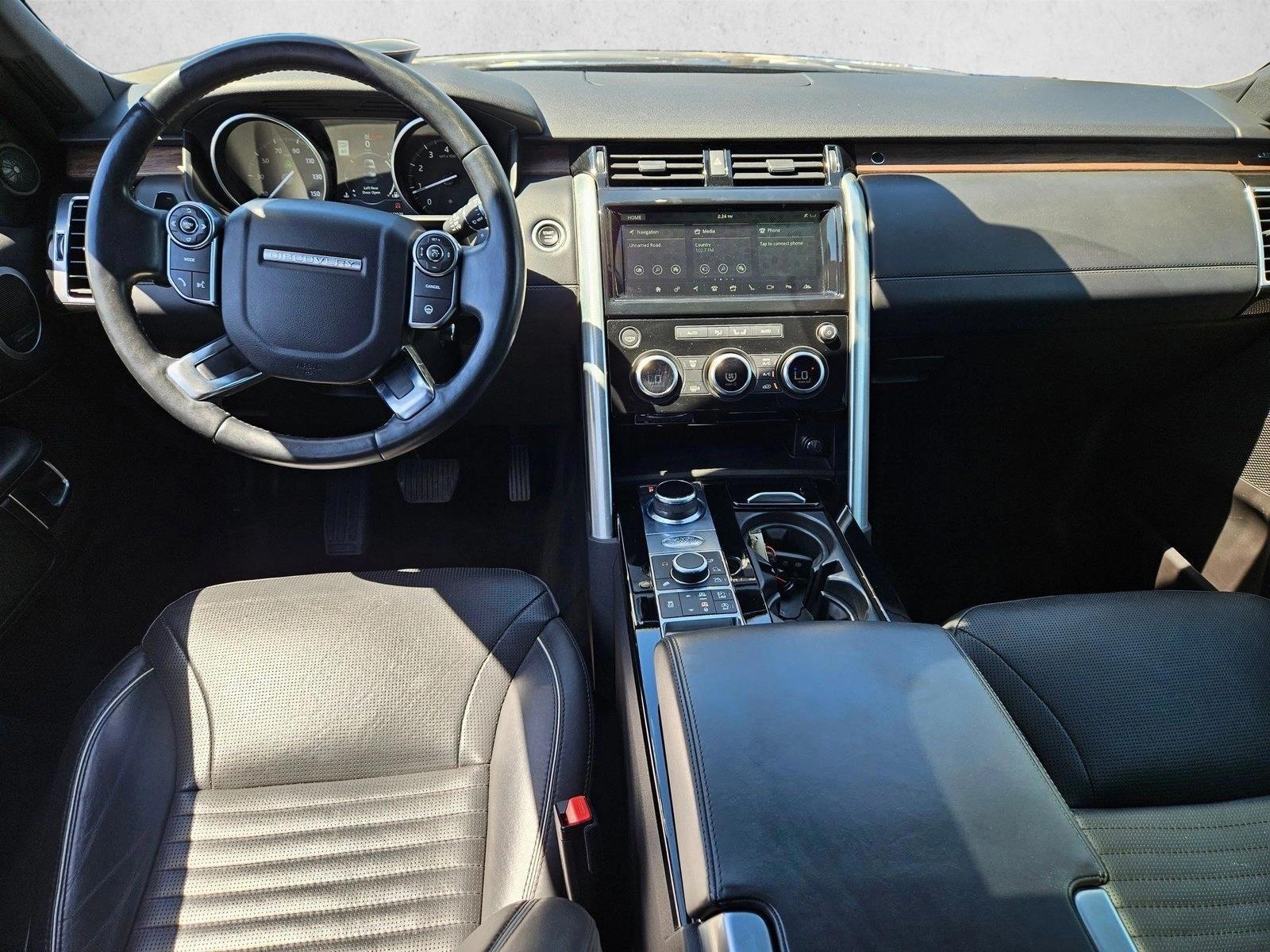 Thumbnail: 2017 Land Rover Discovery - 3