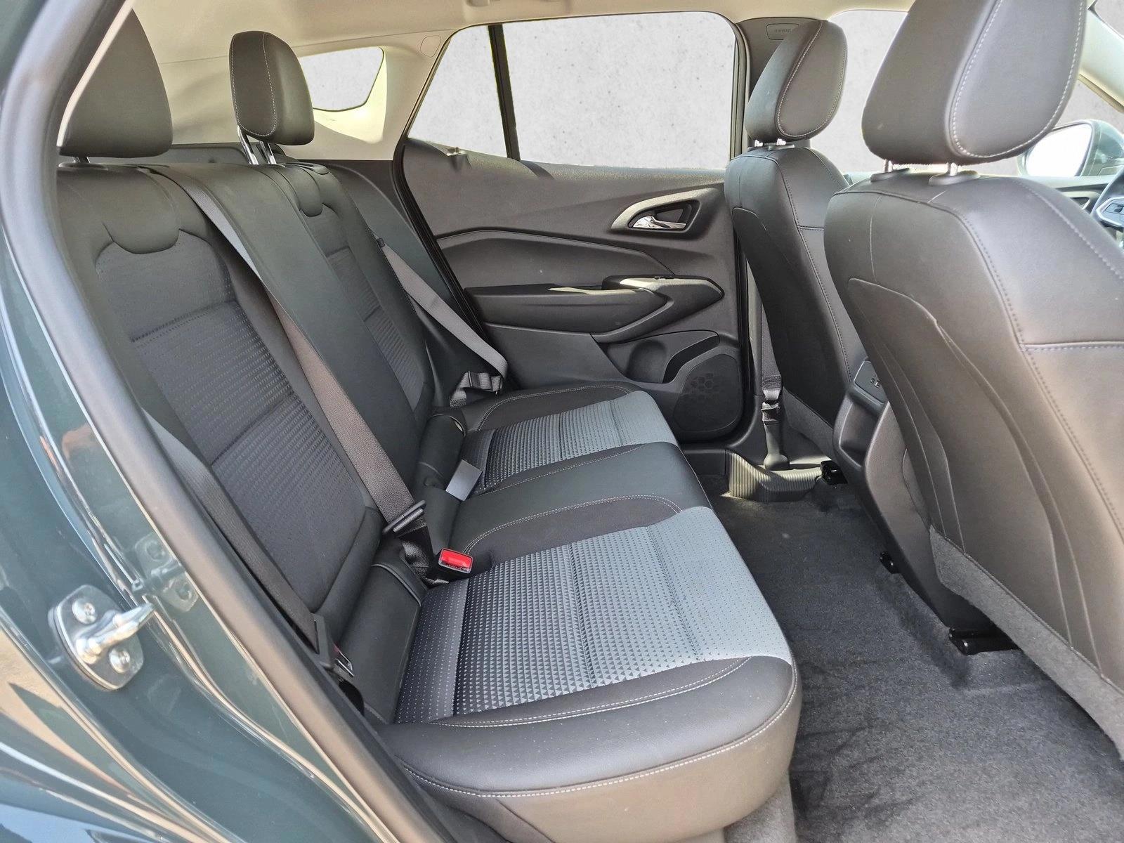 2025 Chevrolet Trax LT - Photo 18
