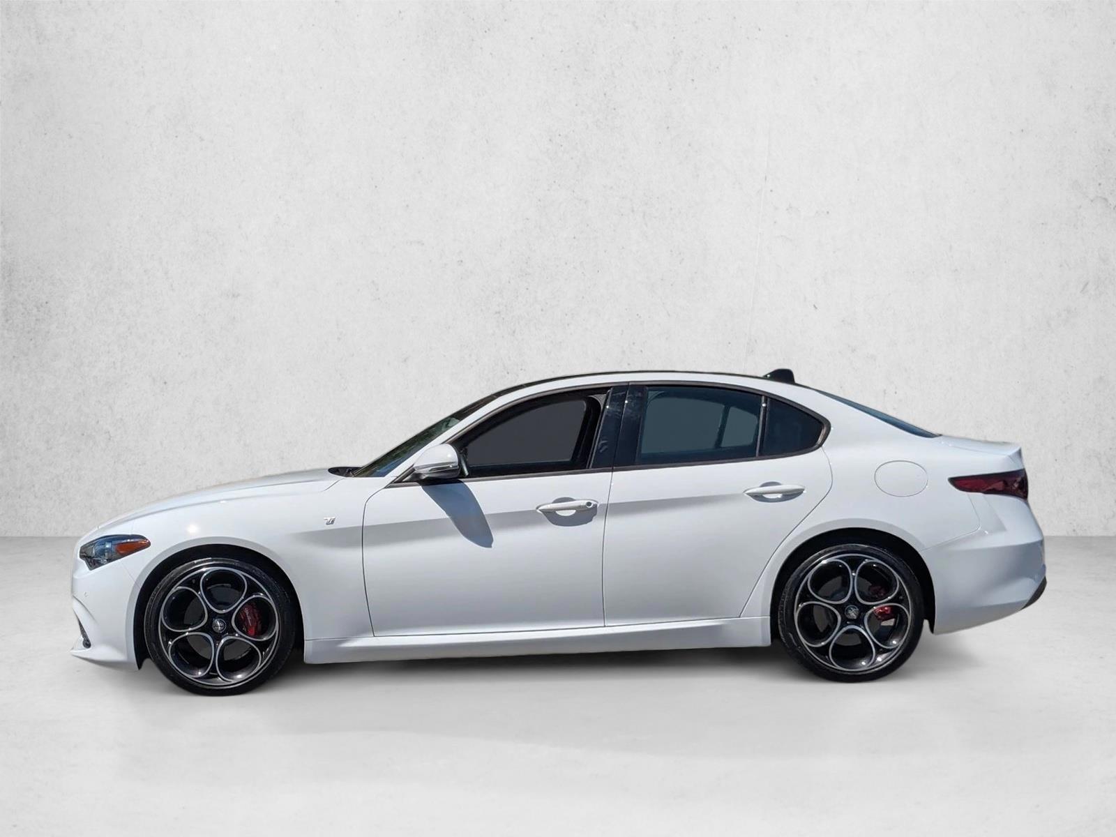 Thumbnail: 2022 Alfa Romeo Giulia - 2