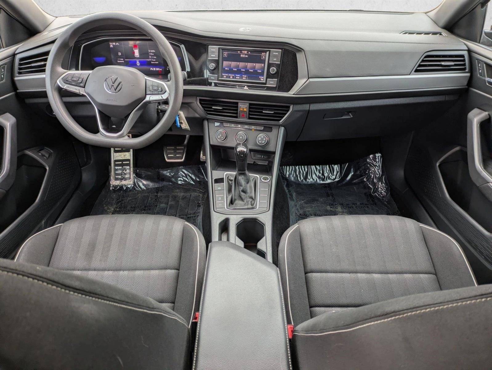 Thumbnail: 2023 Volkswagen Jetta - 4