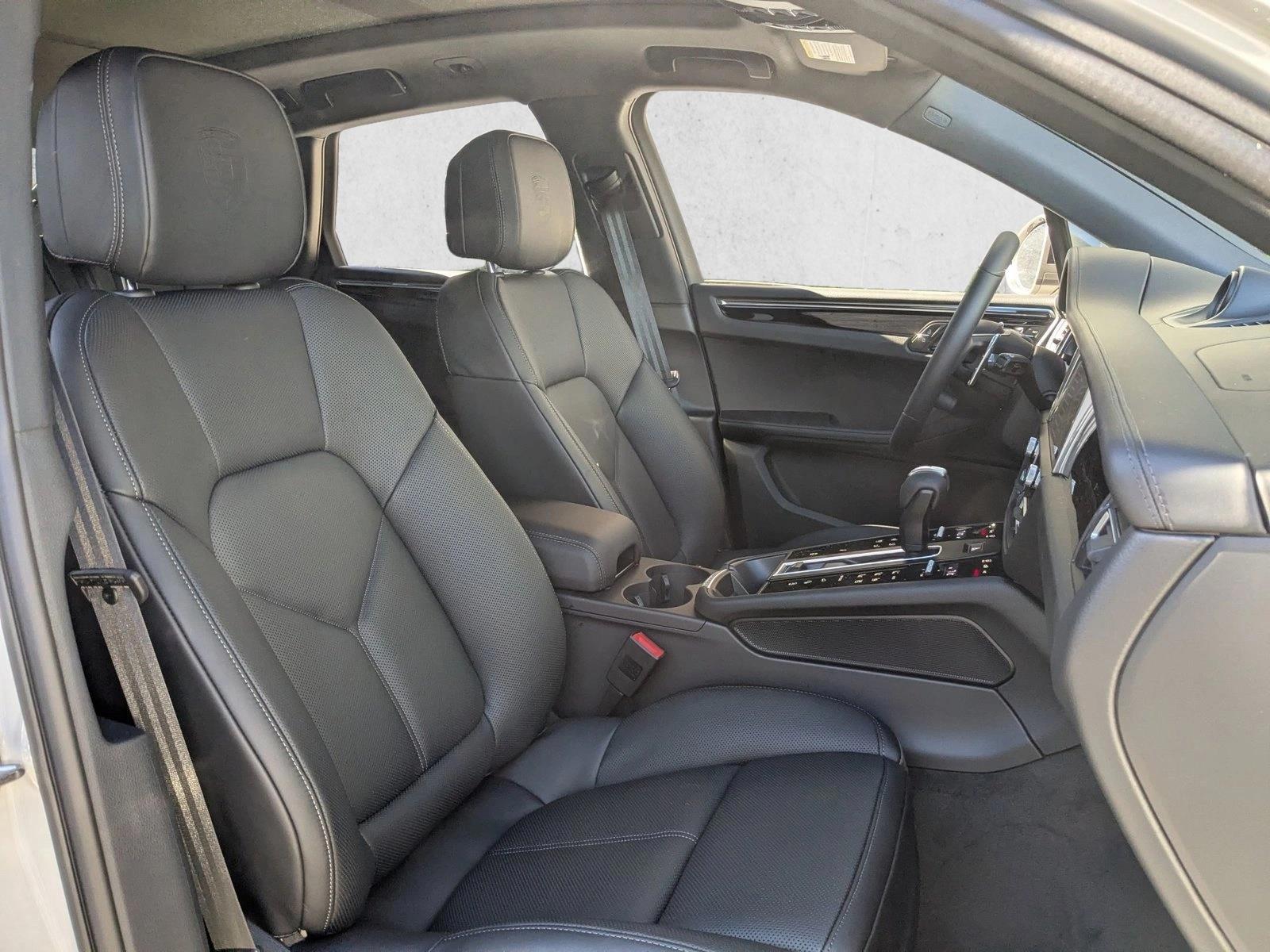 2026 Porsche Macan T - Photo 26