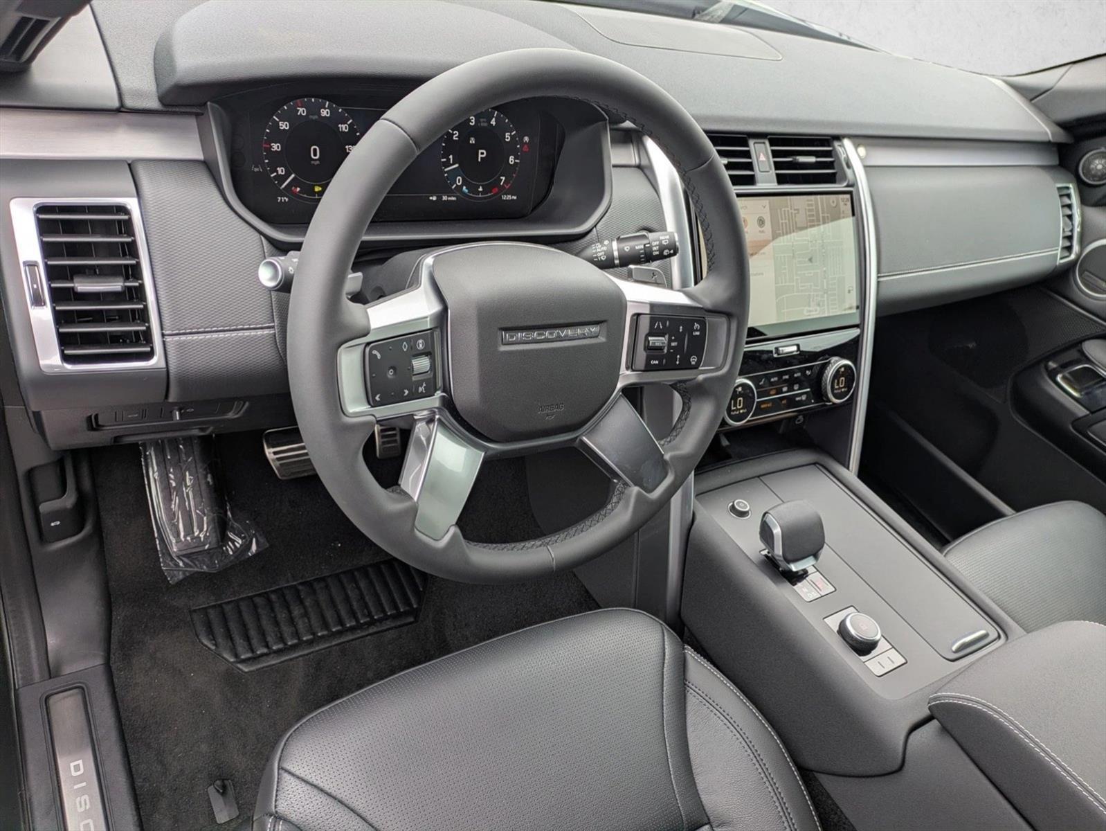 Thumbnail: 2025 Land Rover Discovery - 3