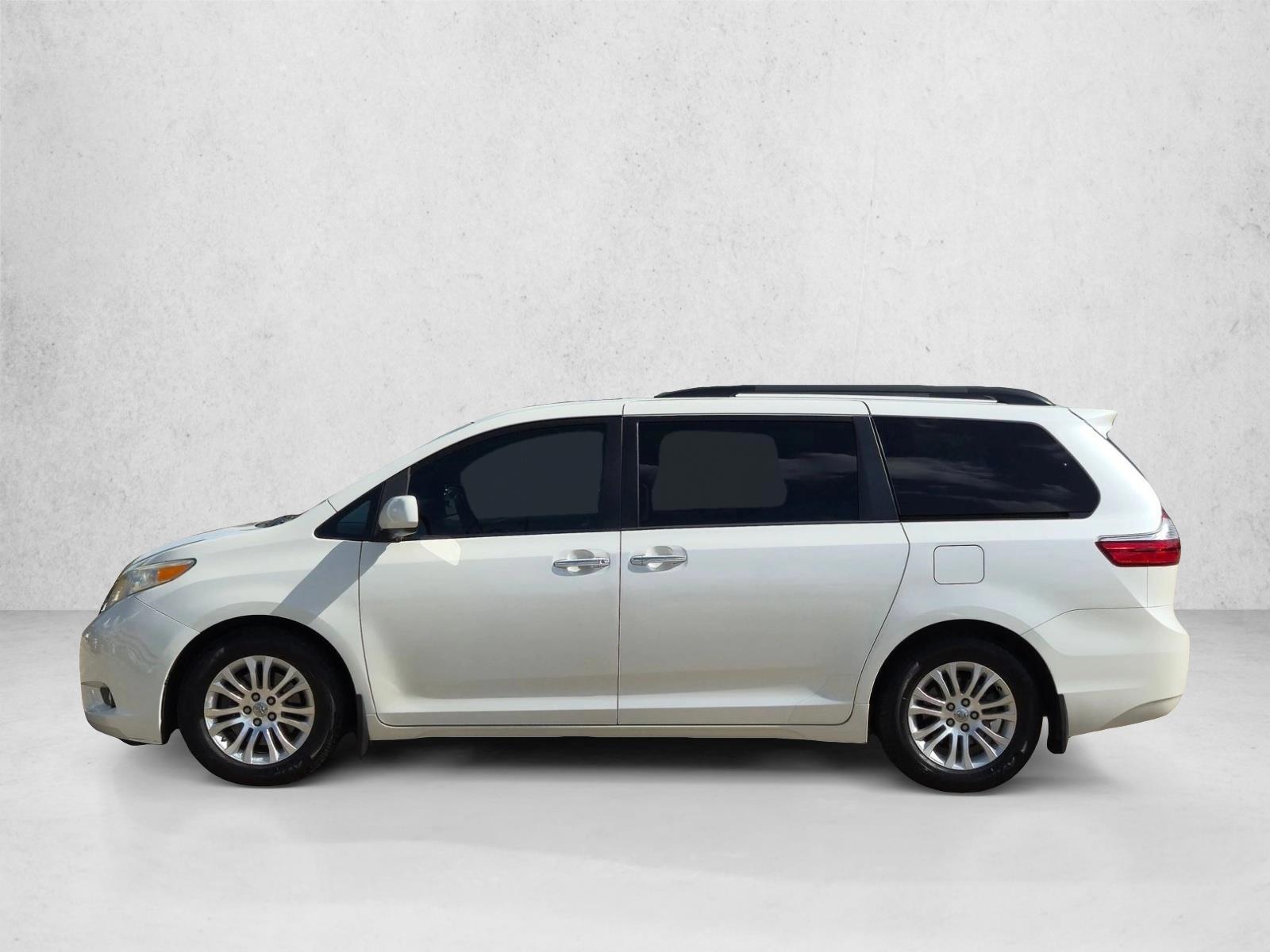 Thumbnail: 2016 Toyota Sienna - 1