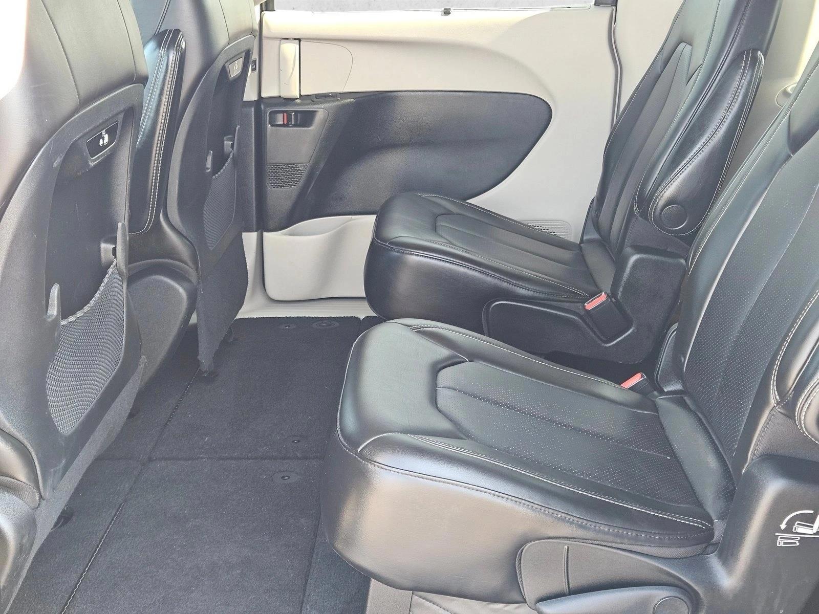 2023 Chrysler Pacifica Touring L - Photo 17