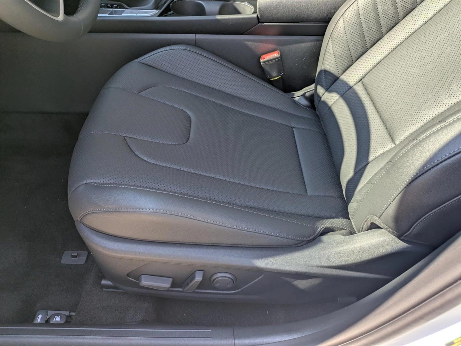 Thumbnail: 2026 Hyundai Elantra - 4