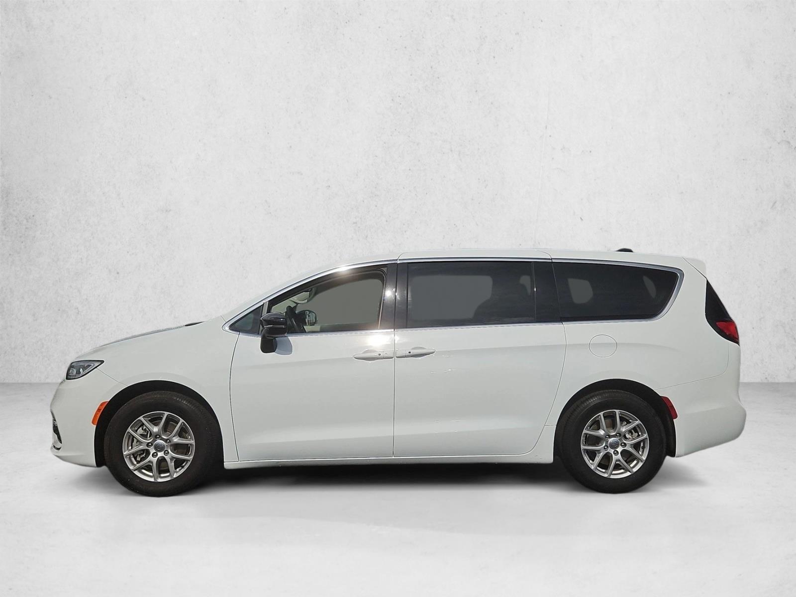 Thumbnail: 2024 Chrysler Pacifica - 2