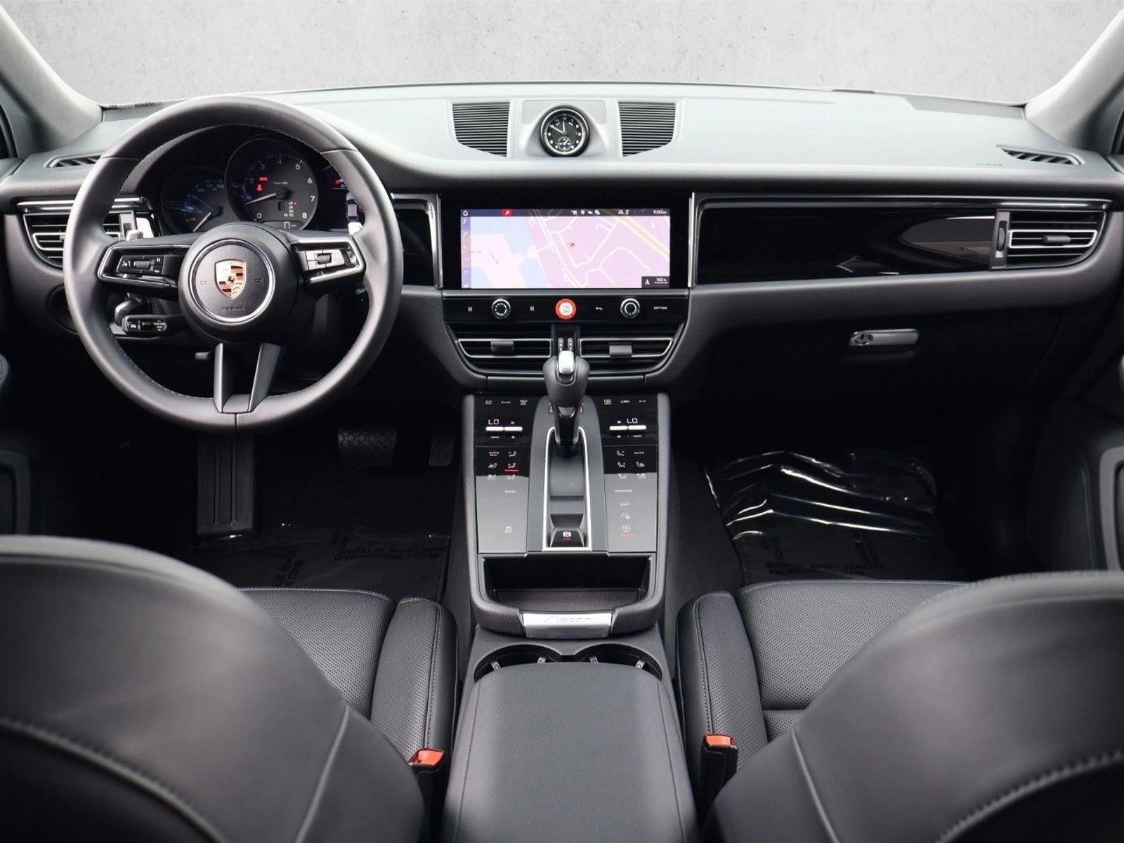 Thumbnail: 2025 Porsche Macan - 4