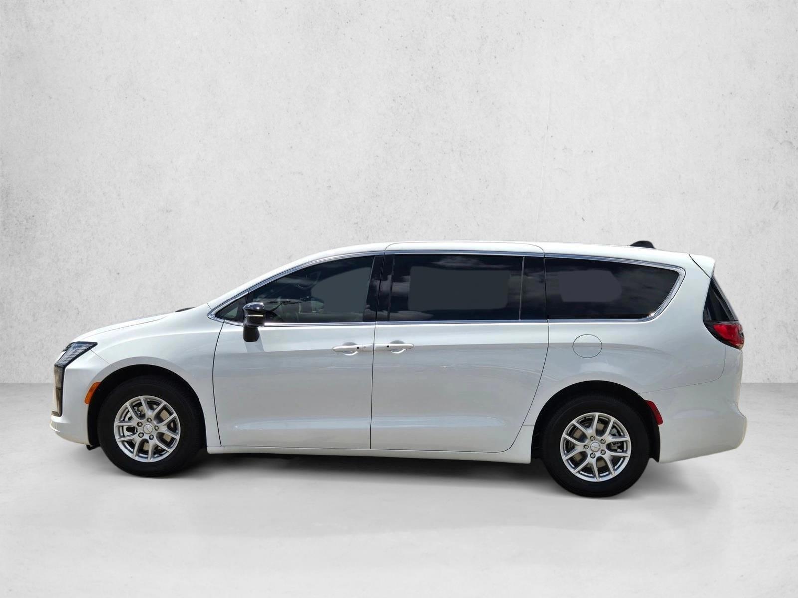 Thumbnail: 2027 Chrysler Pacifica - 2