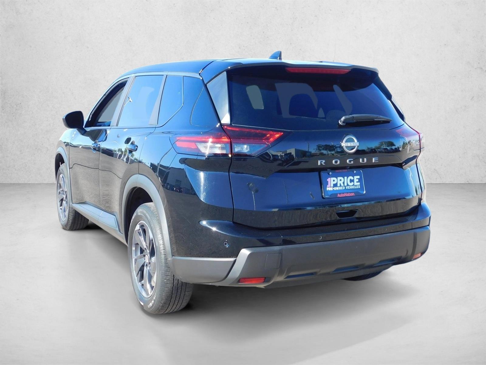 2025 Nissan Rogue SV - Photo 13