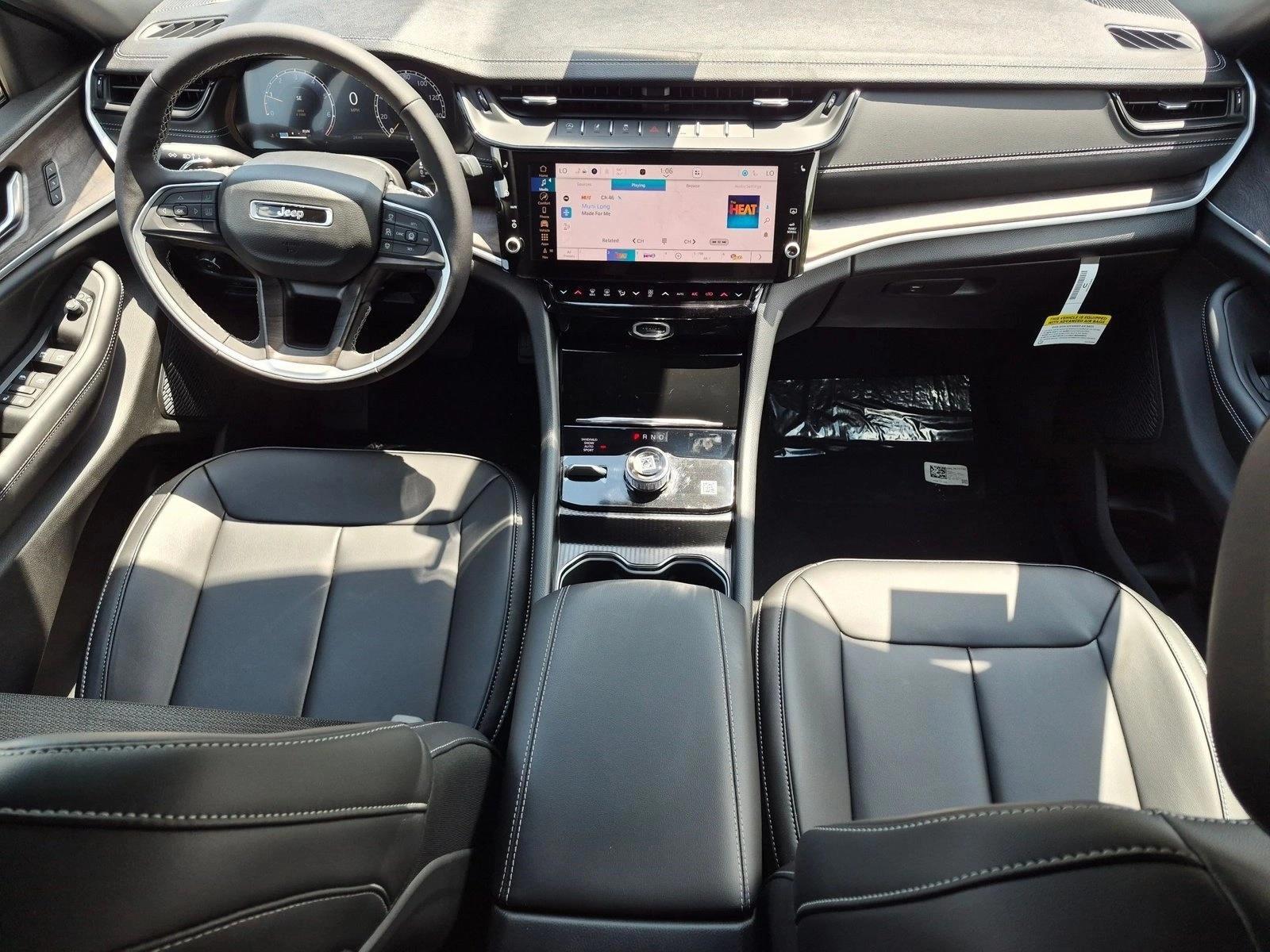 Thumbnail: 2026 Jeep Grand Cherokee L - 3