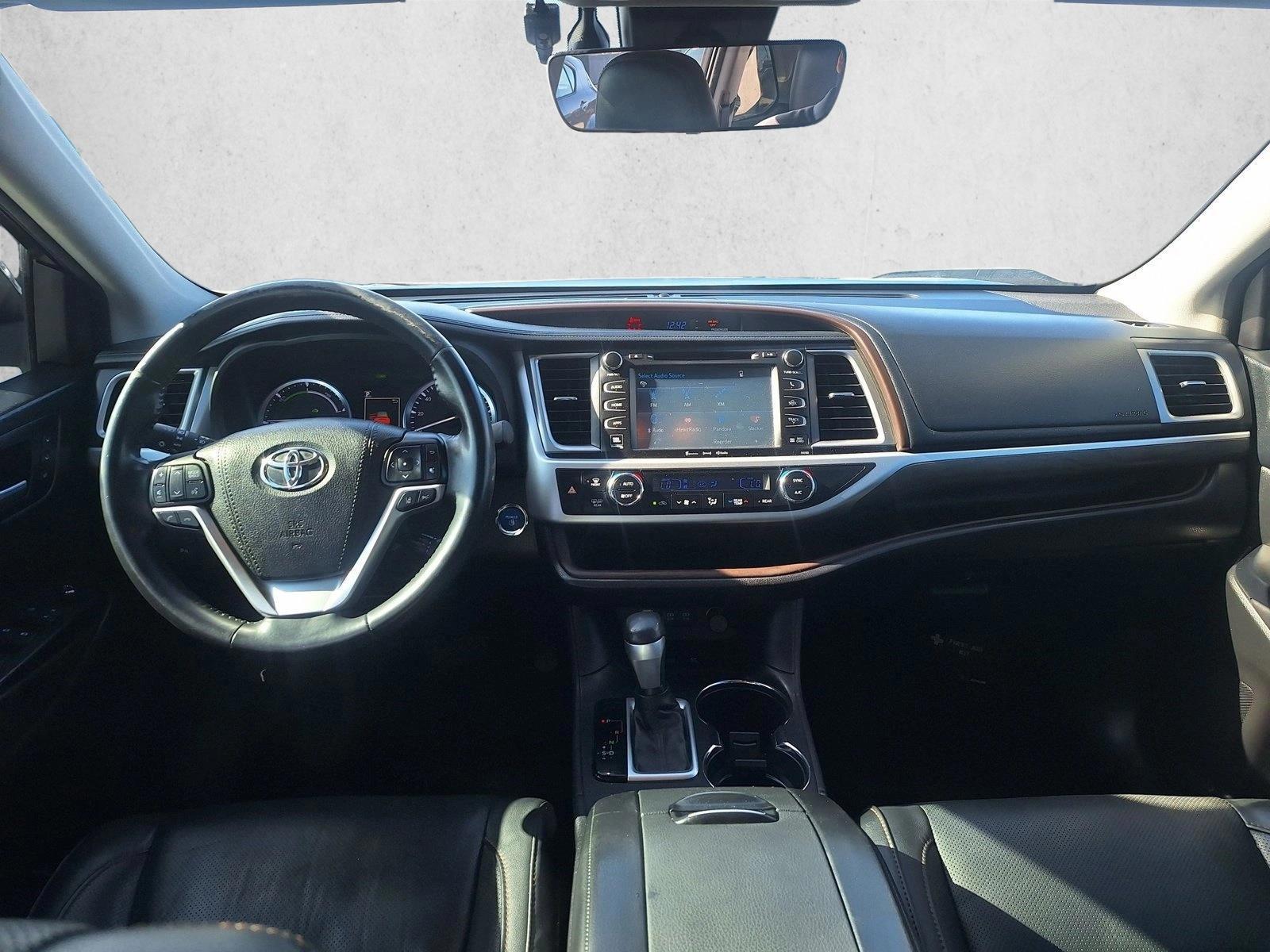 Thumbnail: 2017 Toyota Highlander - 4