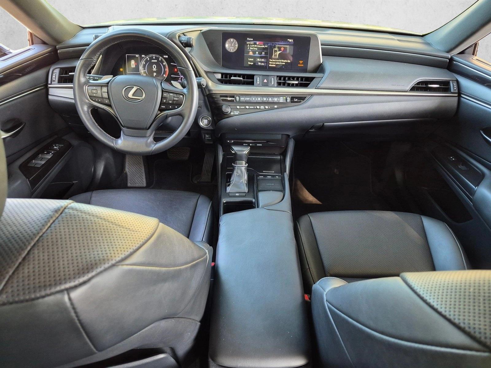 Thumbnail: 2019 Lexus ES - 4