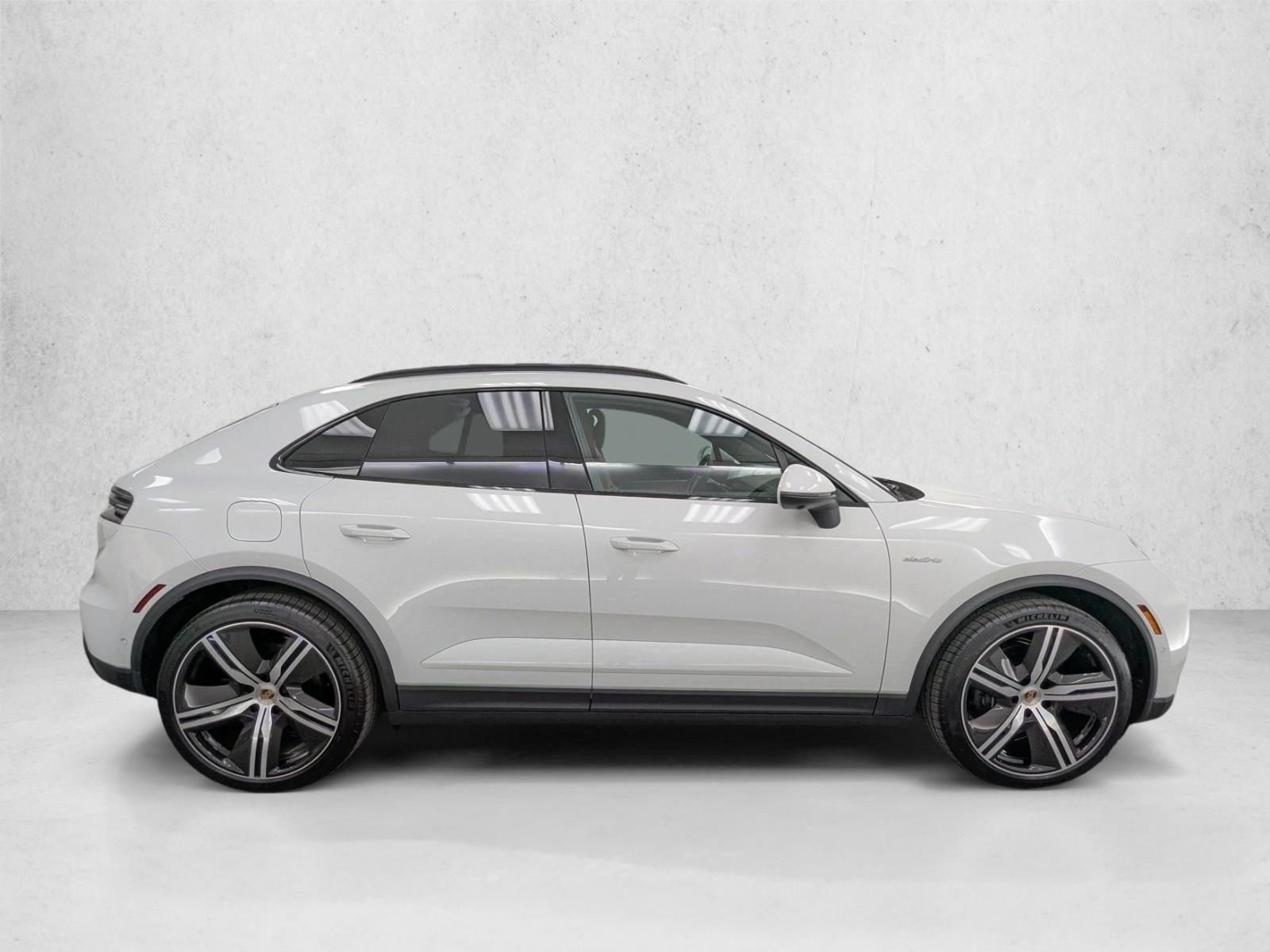 2025 Porsche Macan Base - Photo 8
