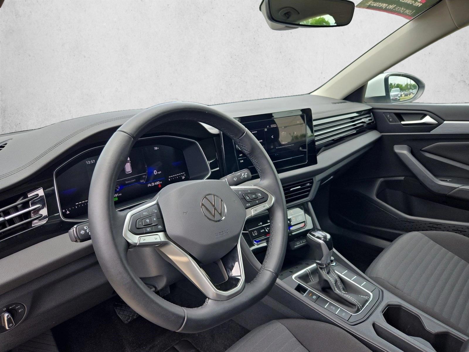 Thumbnail: 2025 Volkswagen Jetta - 3