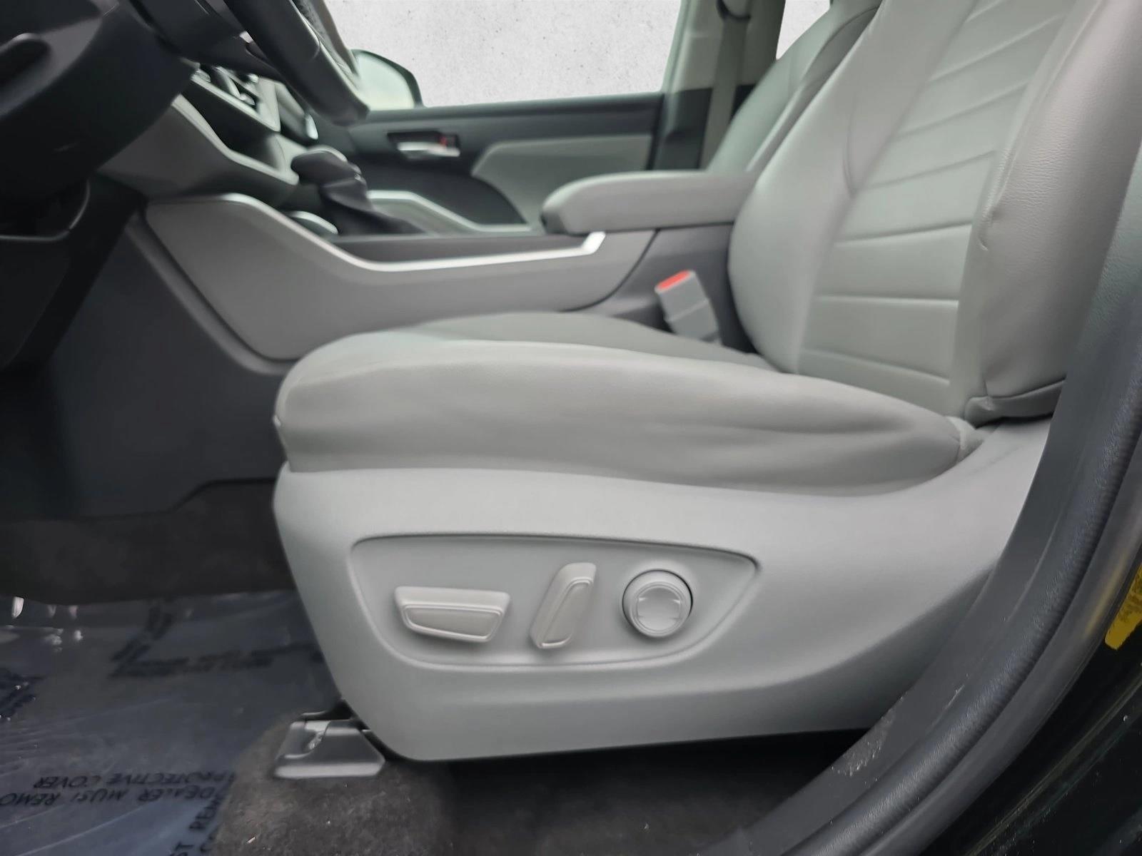 Thumbnail: 2023 Toyota Highlander - 5