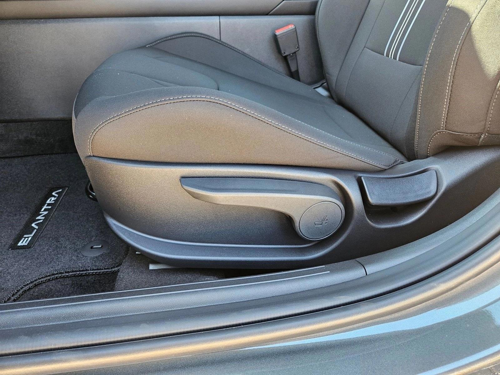 Thumbnail: 2026 Hyundai Elantra - 4