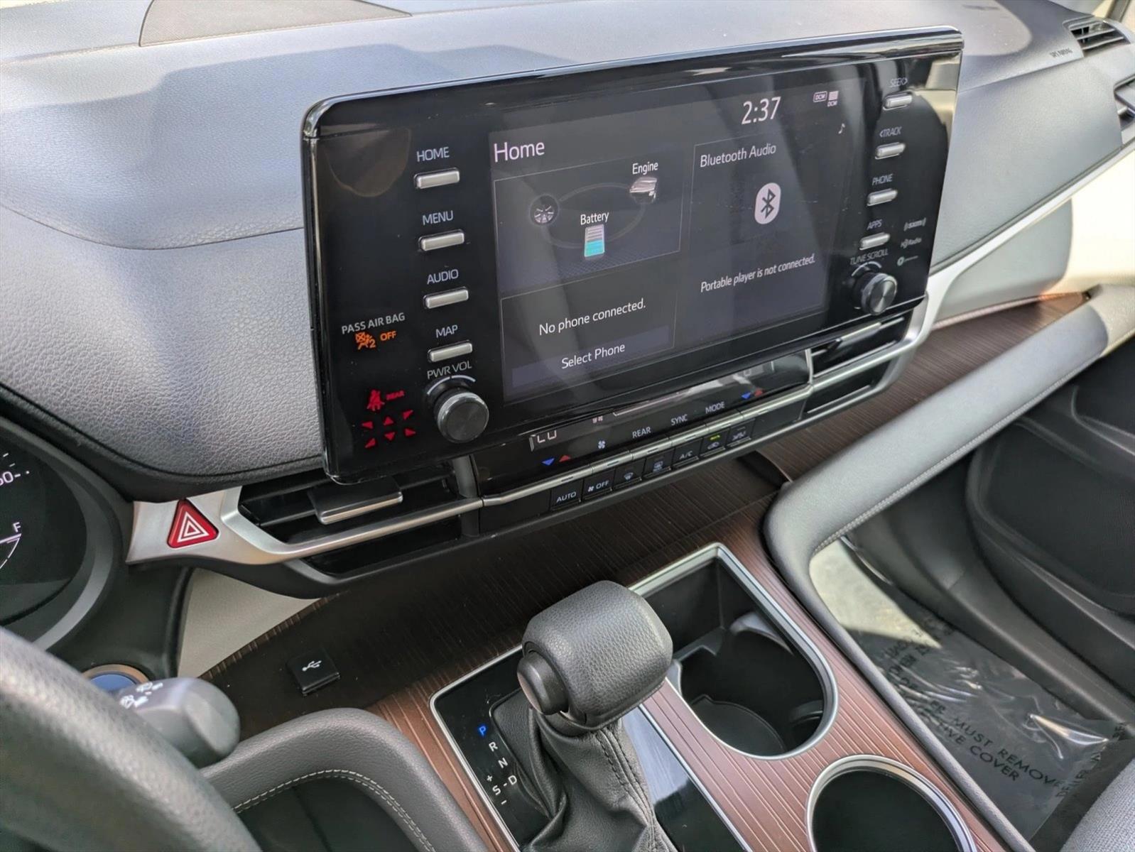 2024 Toyota Sienna LE - Photo 12