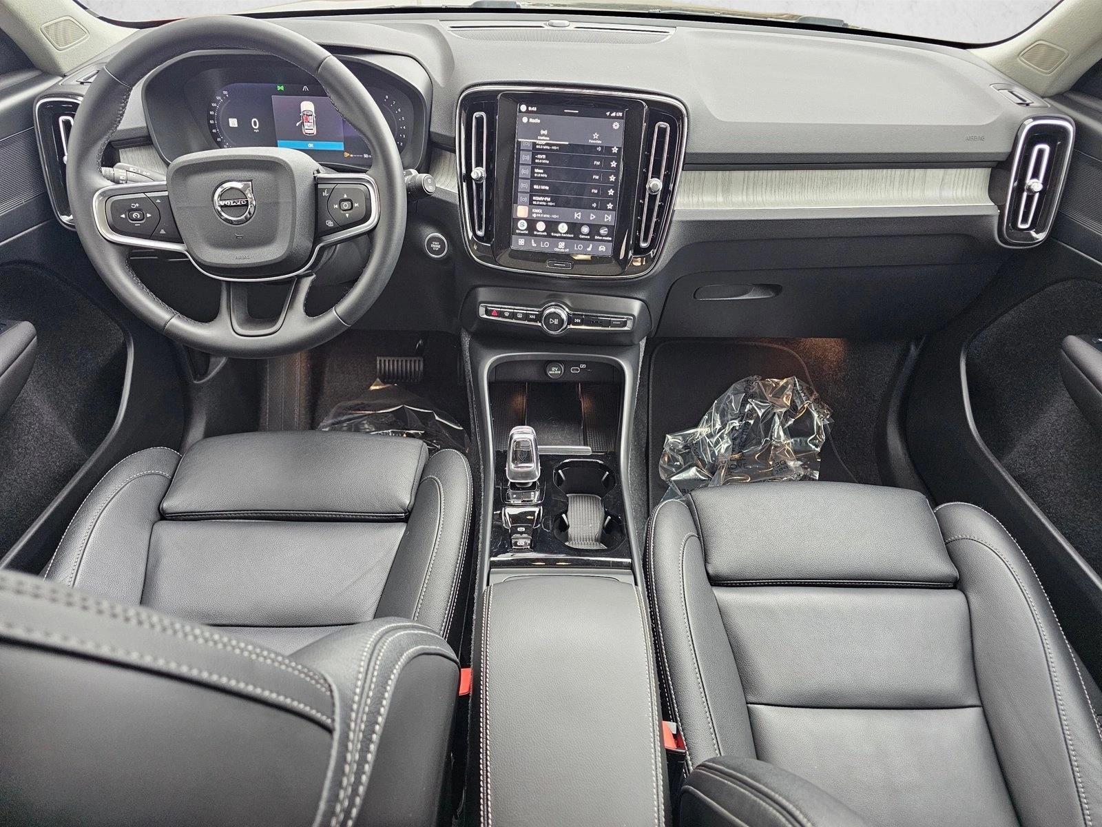 Thumbnail: 2025 Volvo XC40 - 3