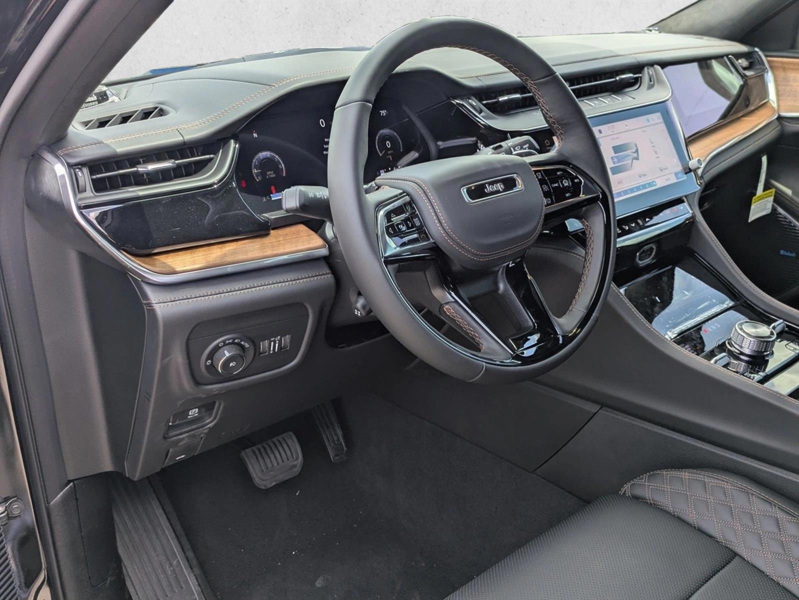 Thumbnail: 2026 Jeep Grand Cherokee L - 4