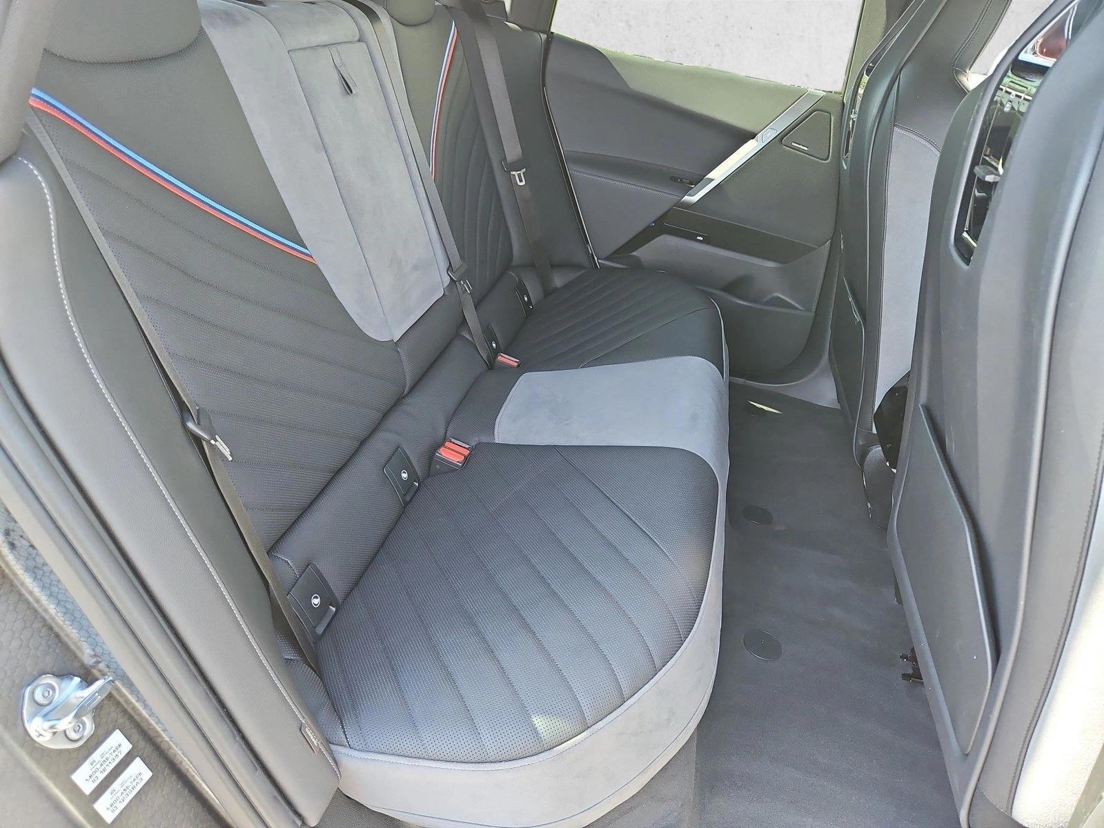 2026 BMW iX 45 - Photo 20