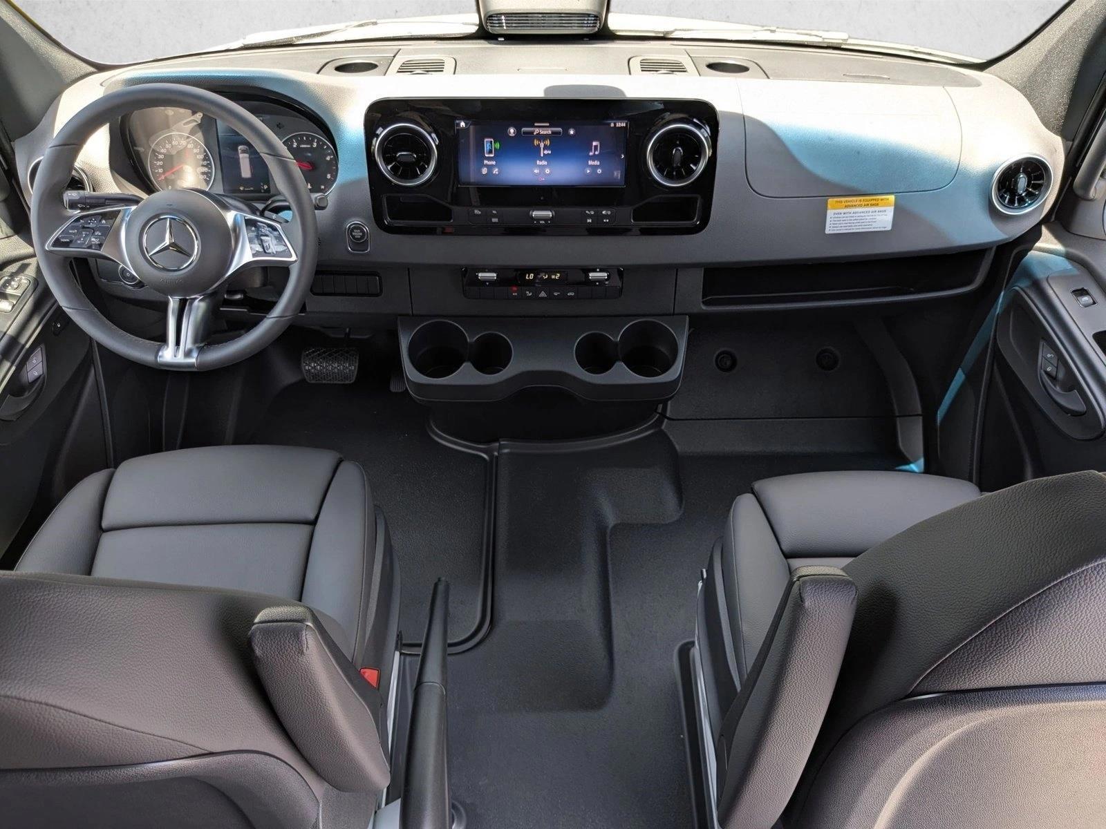 Thumbnail: 2026 Mercedes-Benz Sprinter - 3