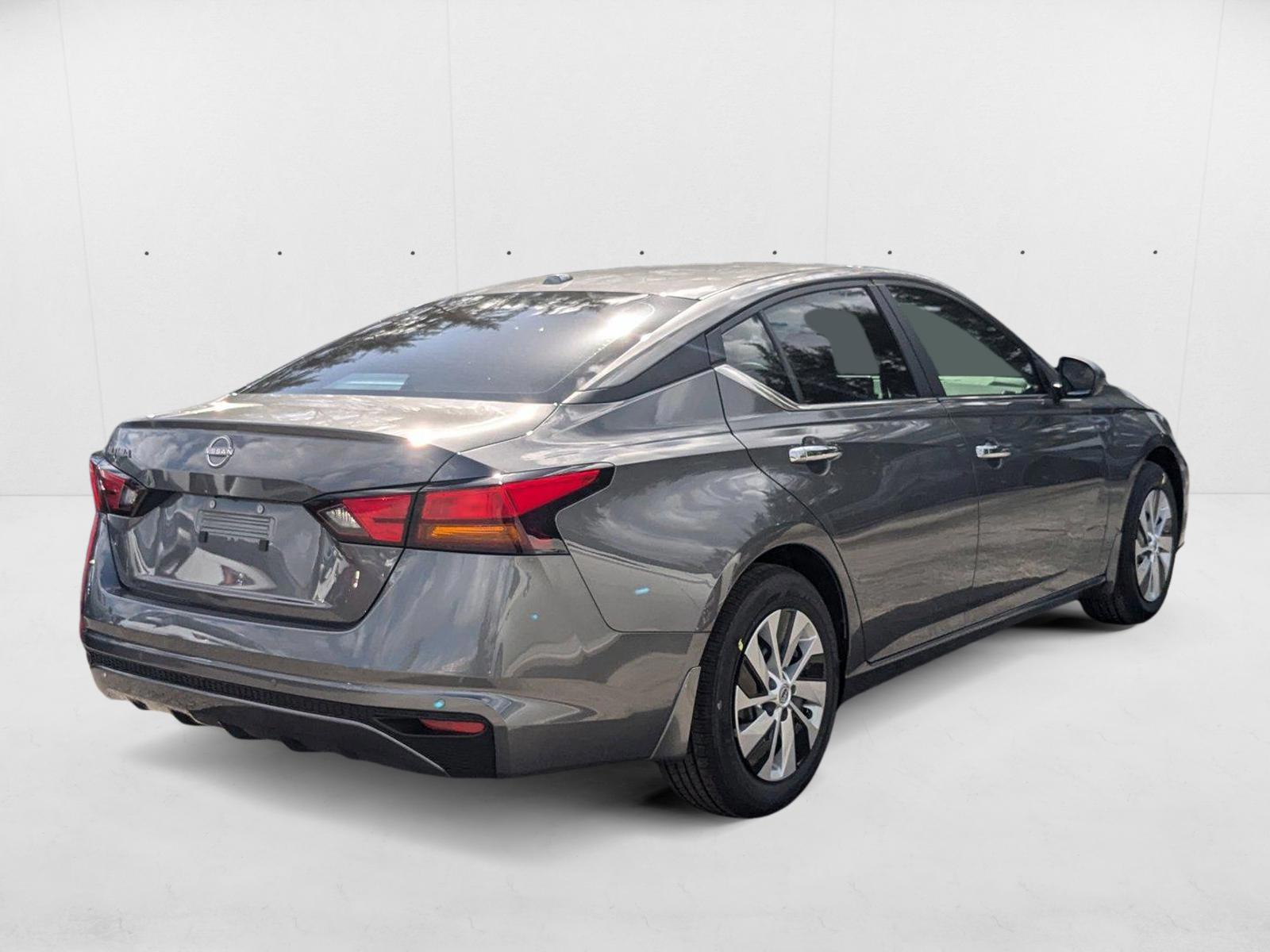 2025 Nissan Altima S - Photo 2
