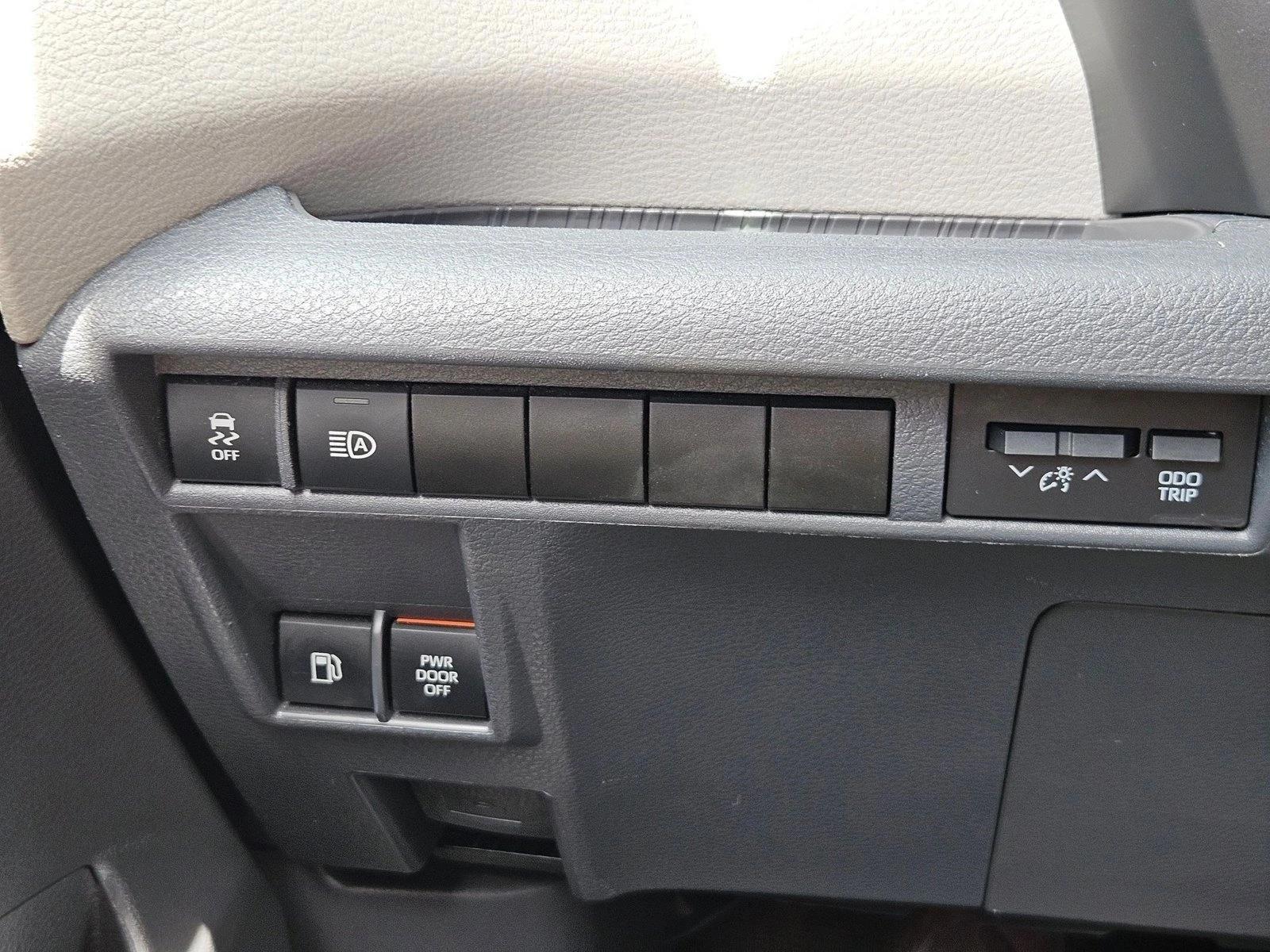 Thumbnail: 2022 Toyota Sienna - 5