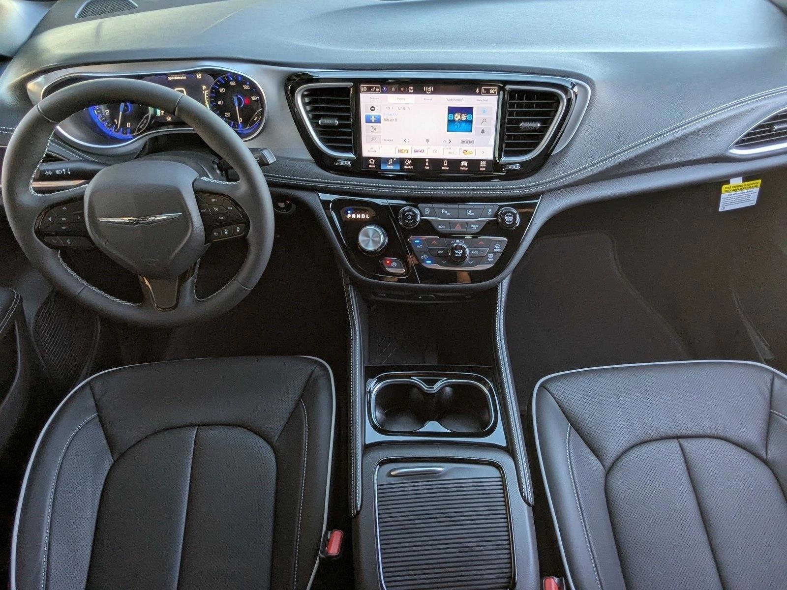 Thumbnail: 2026 Chrysler Pacifica - 4