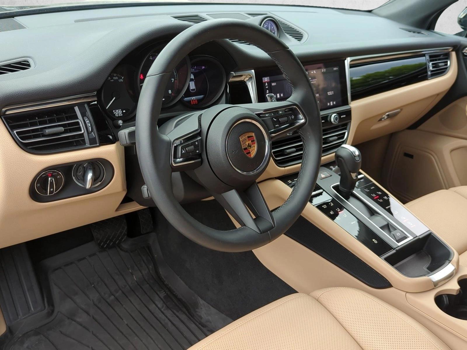 Thumbnail: 2025 Porsche Macan - 3