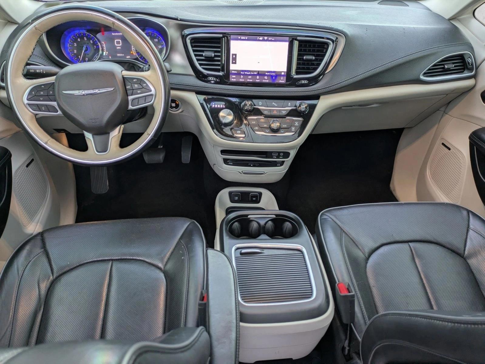 Thumbnail: 2018 Chrysler Pacifica - 4