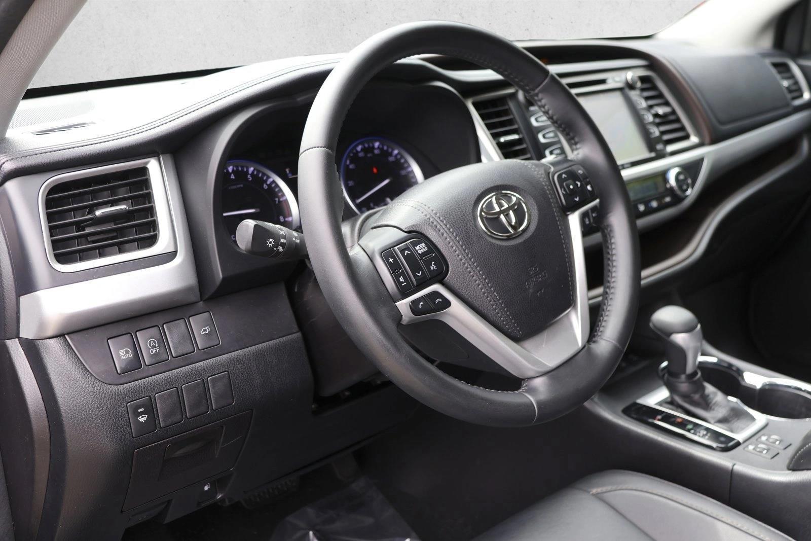 Thumbnail: 2018 Toyota Highlander - 3