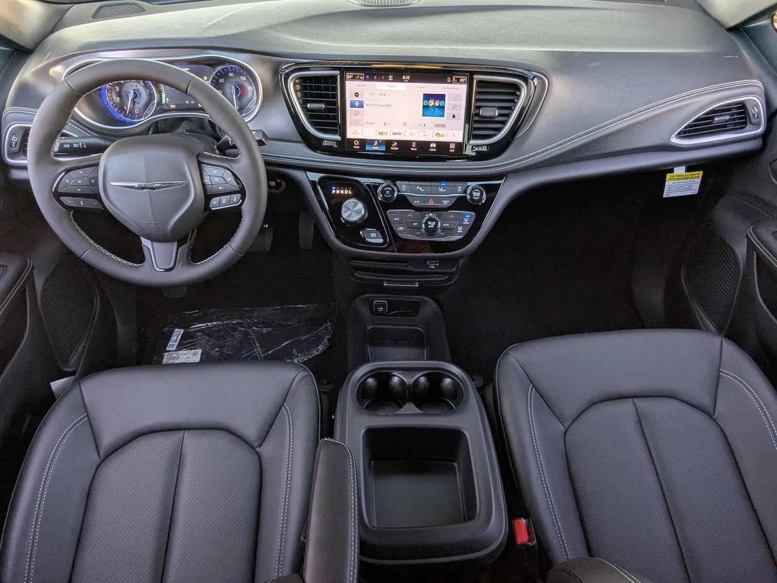 Thumbnail: 2026 Chrysler Pacifica - 4