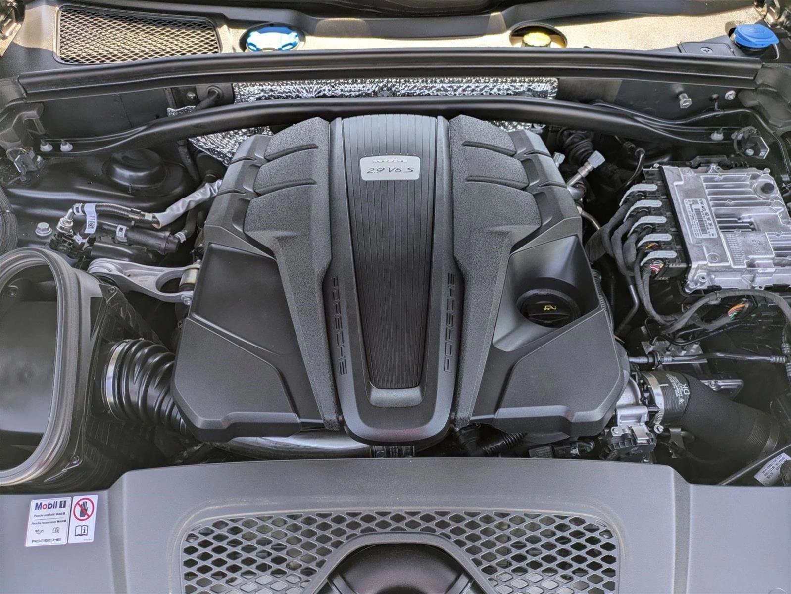 2024 Porsche Macan S - Photo 24