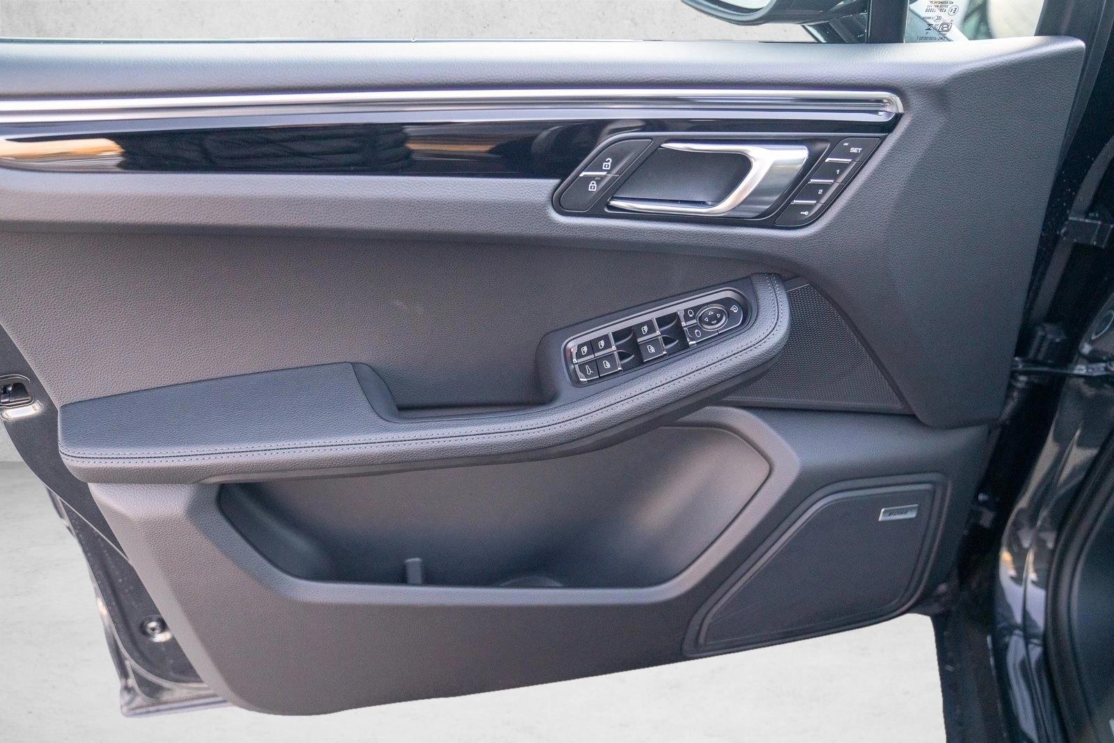 2026 Porsche Macan T - Photo 10