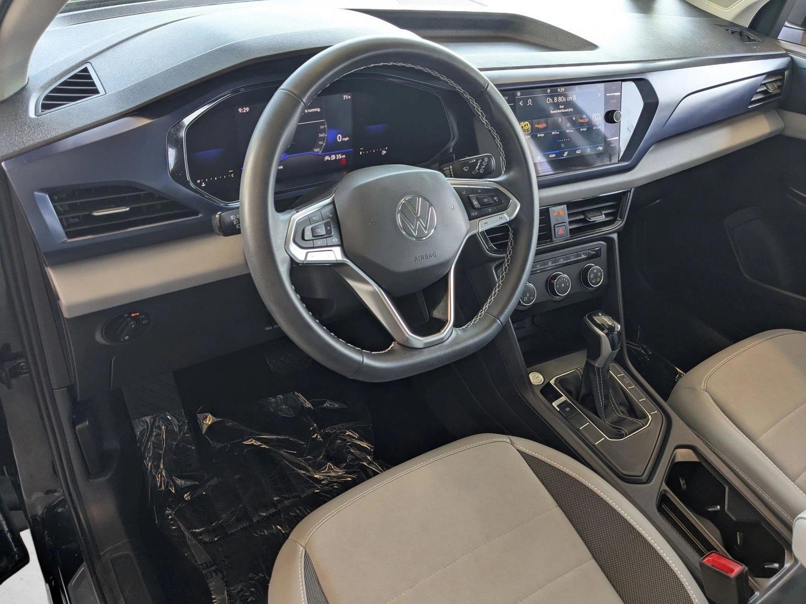 Thumbnail: 2022 Volkswagen Taos - 3