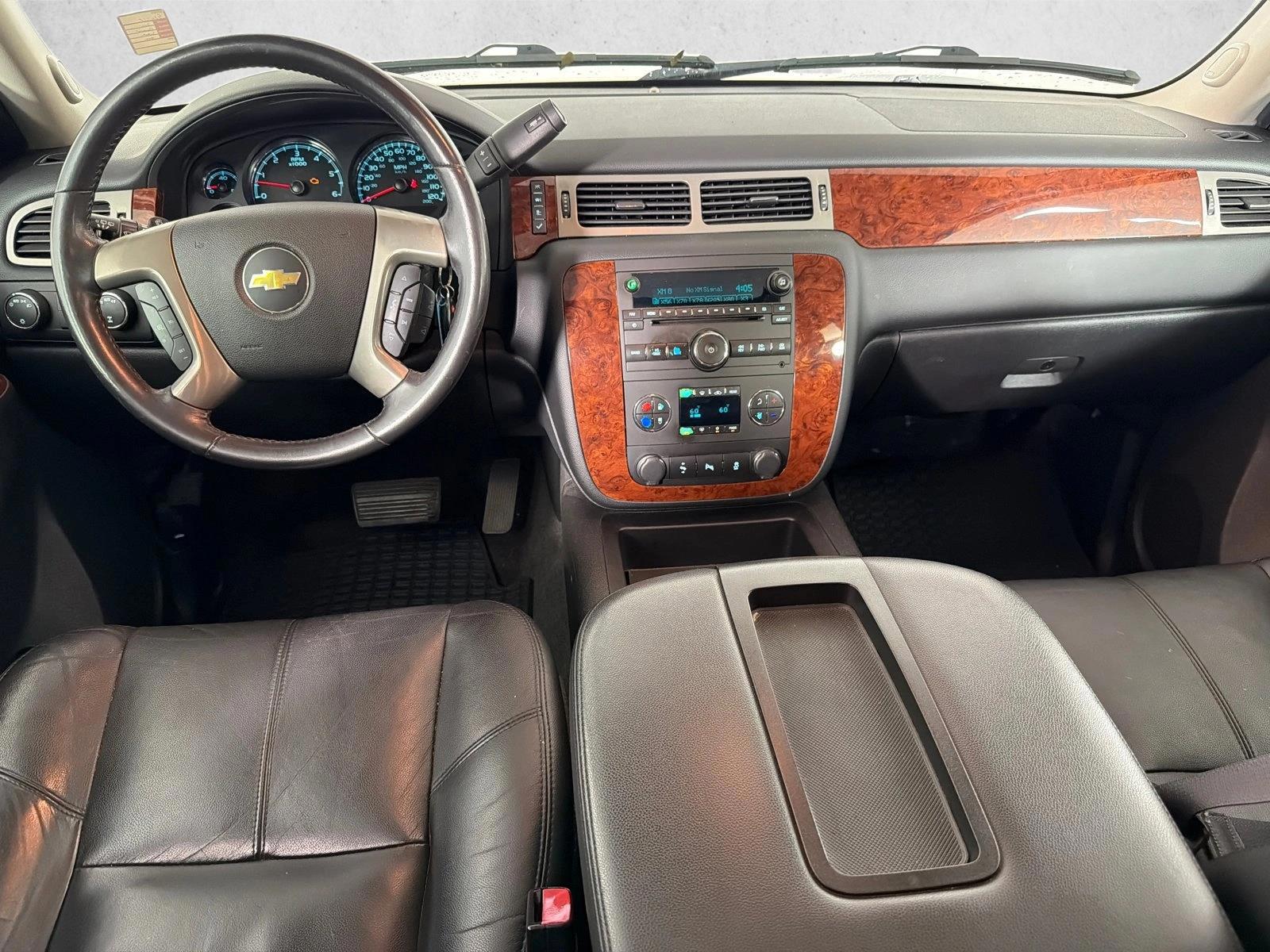 Thumbnail: 2014 Chevrolet Suburban - 3